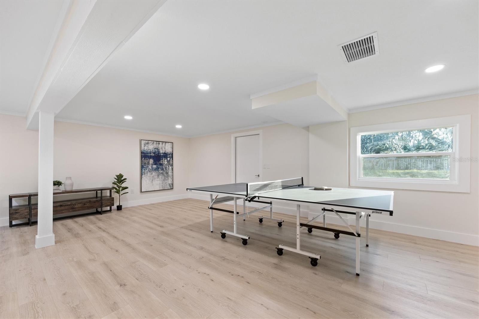 Image 21 of 77 For 9871 Lakeview Drive