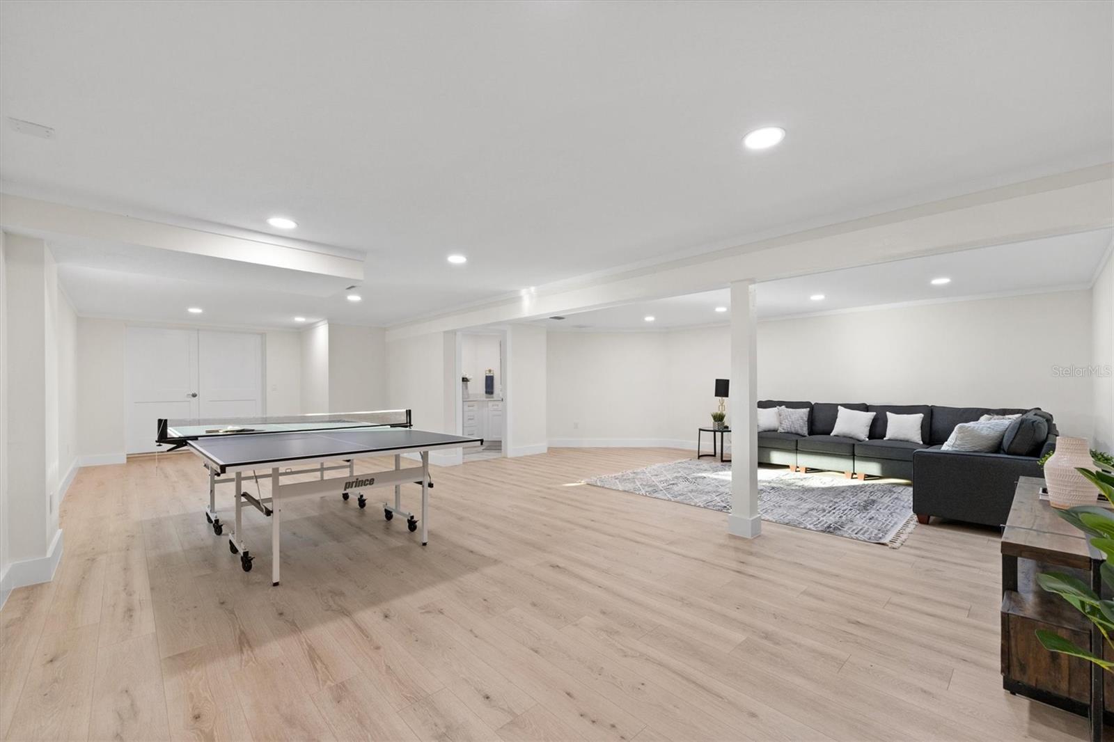 Image 22 of 77 For 9871 Lakeview Drive