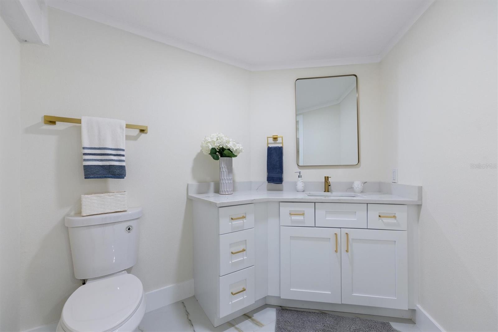 Image 23 of 77 For 9871 Lakeview Drive