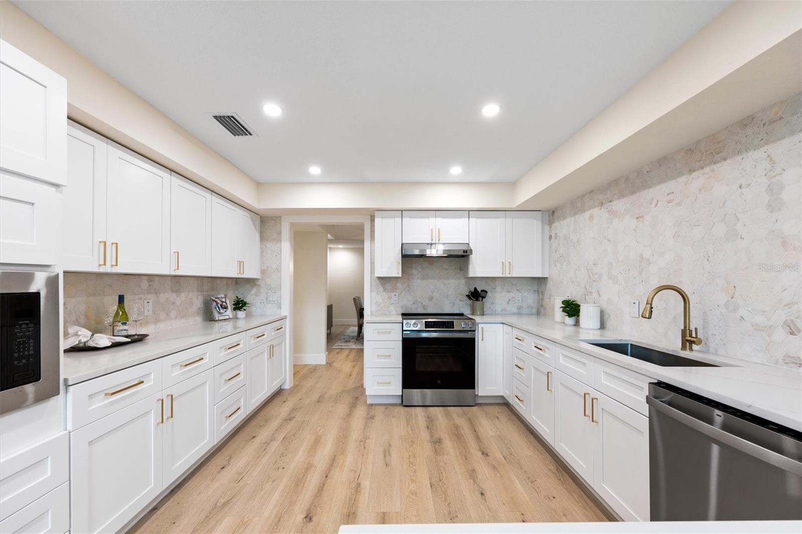 Image 29 of 77 For 9871 Lakeview Drive