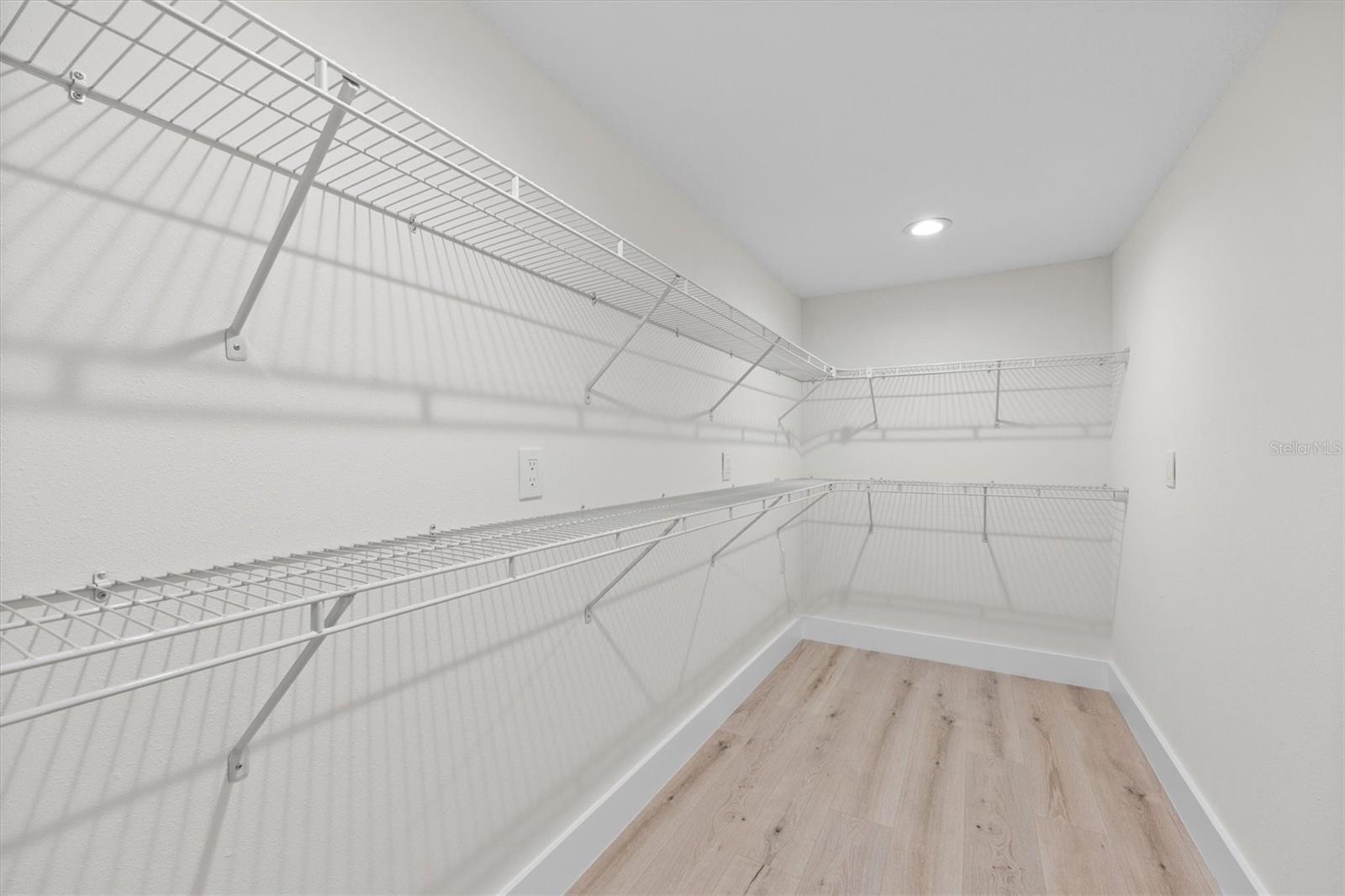 Image 31 of 77 For 9871 Lakeview Drive