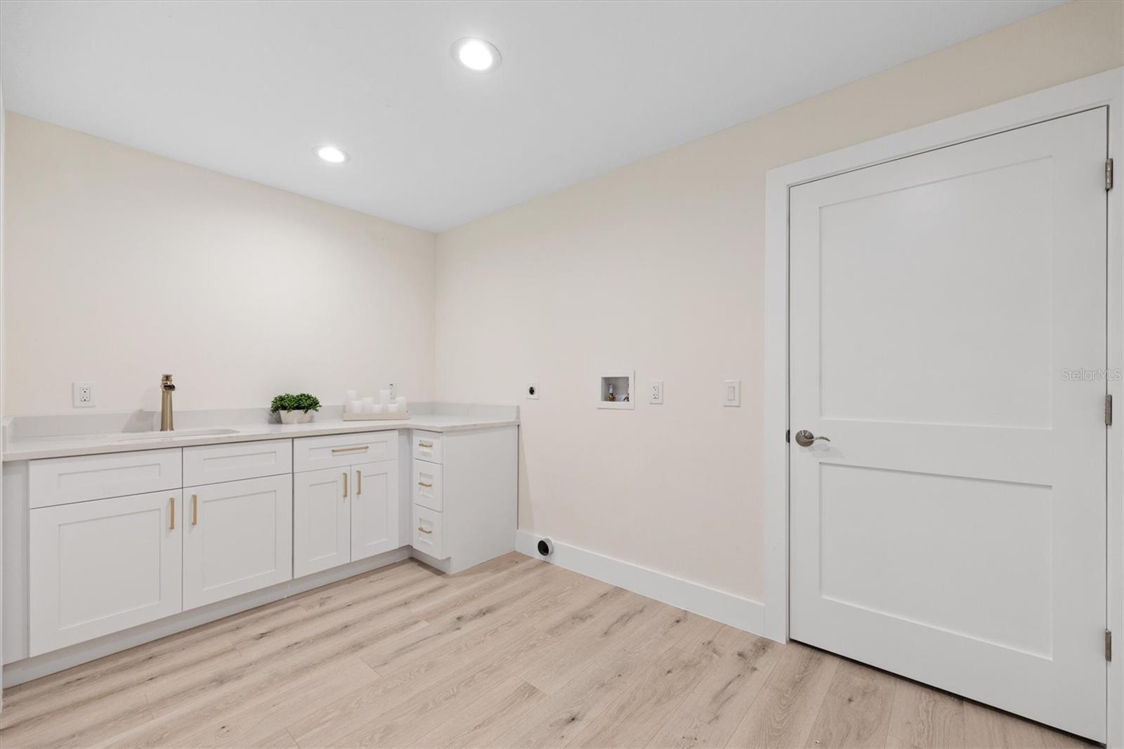 Image 34 of 77 For 9871 Lakeview Drive