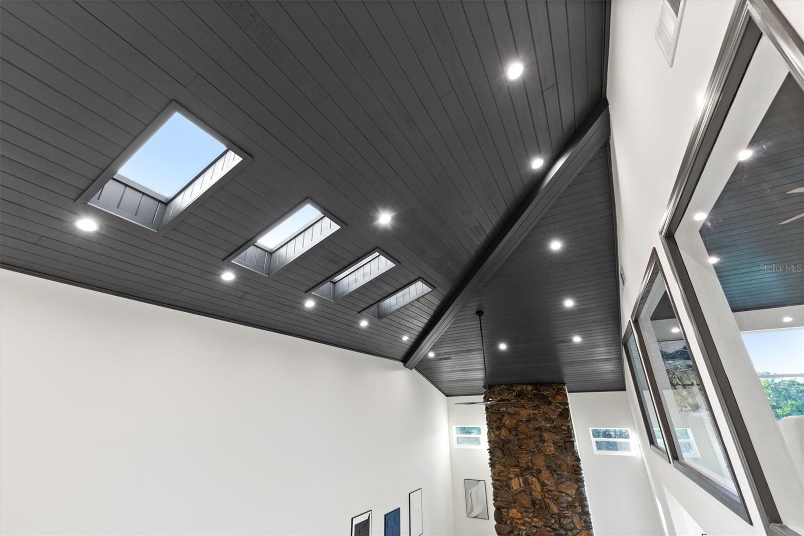 Image 38 of 77 For 9871 Lakeview Drive