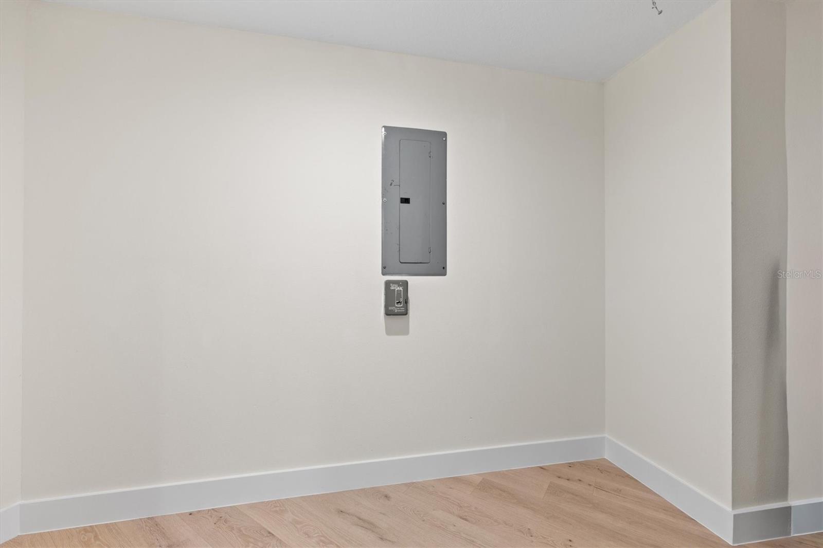 Image 40 of 77 For 9871 Lakeview Drive