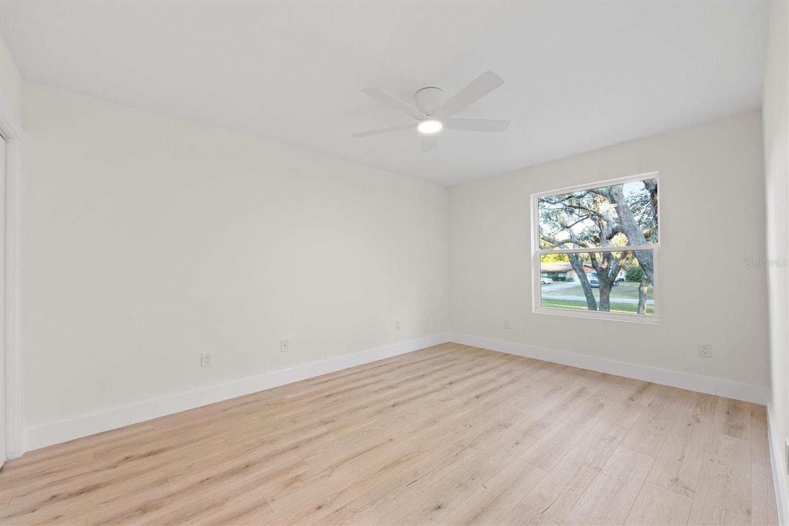 Image 42 of 77 For 9871 Lakeview Drive