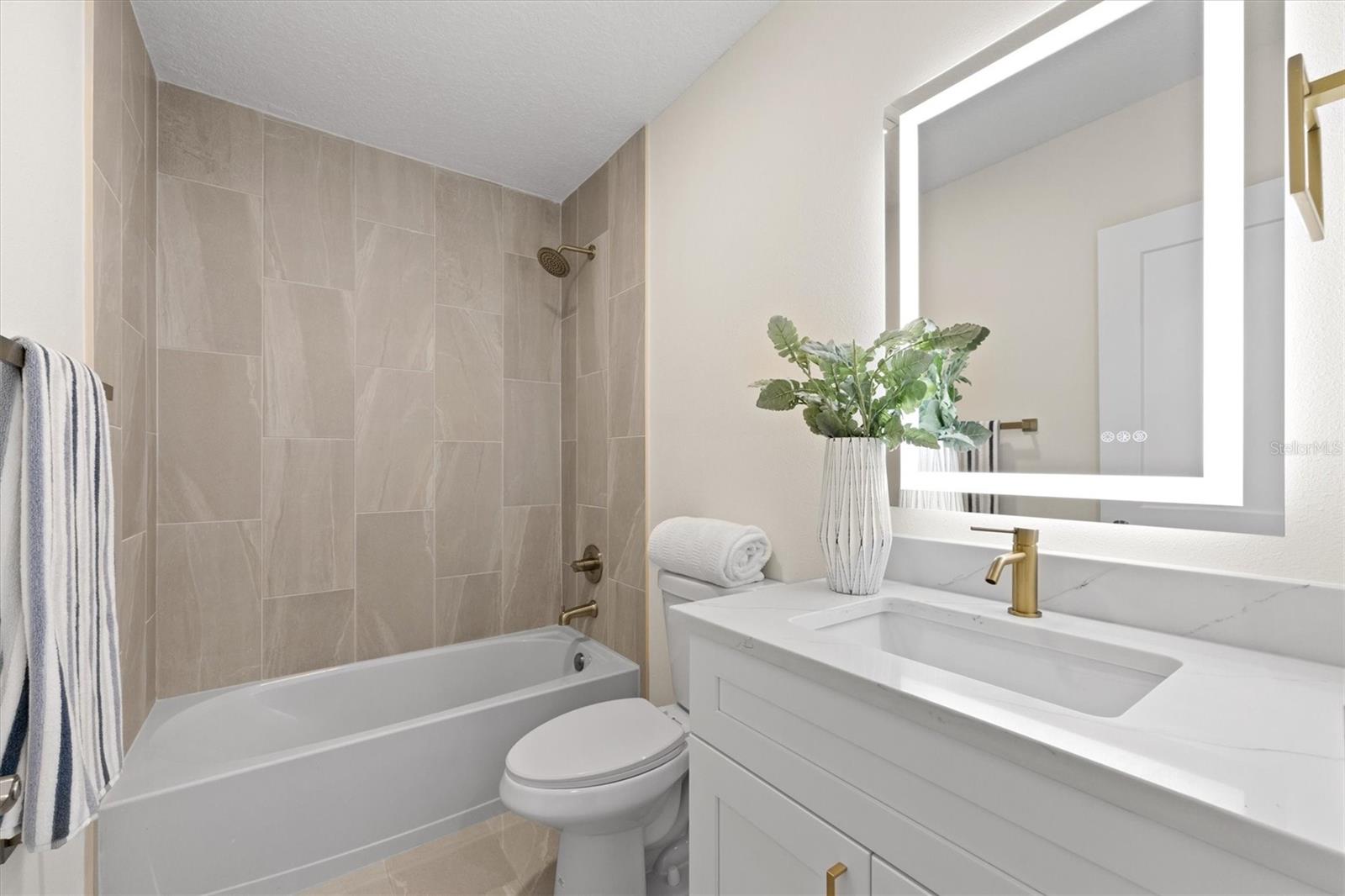 Image 44 of 77 For 9871 Lakeview Drive