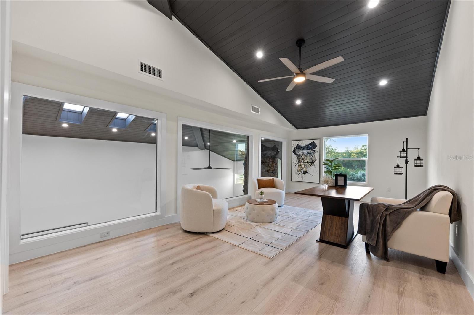 Image 45 of 77 For 9871 Lakeview Drive