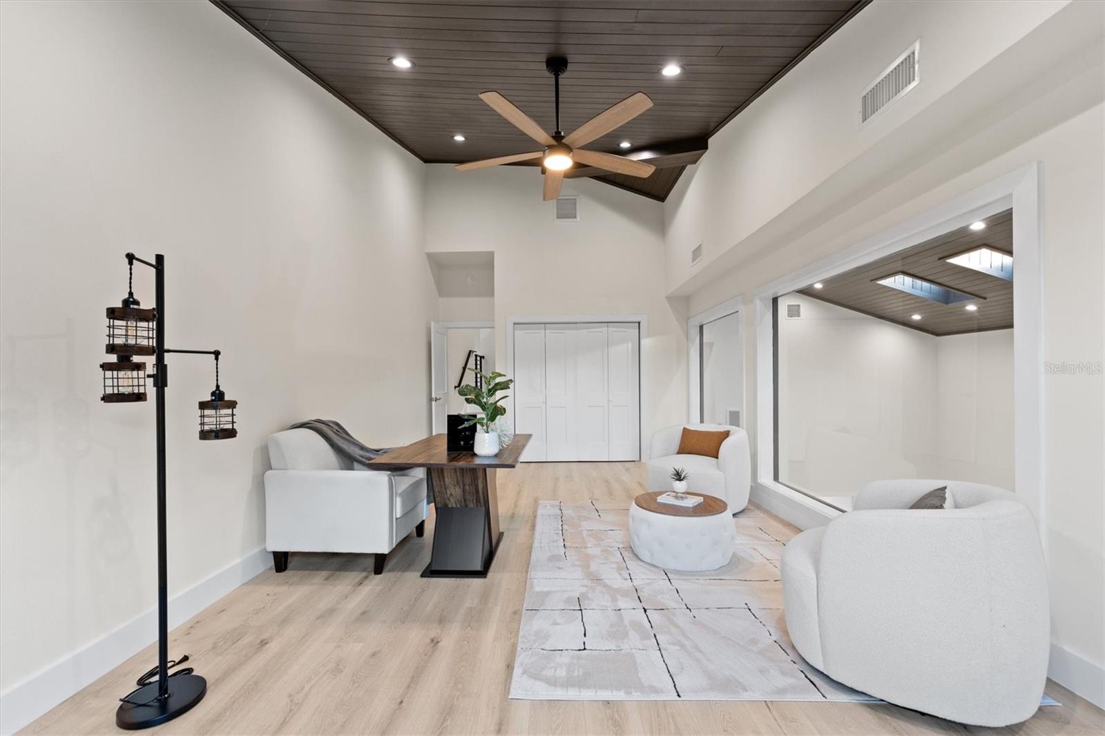 Image 46 of 77 For 9871 Lakeview Drive