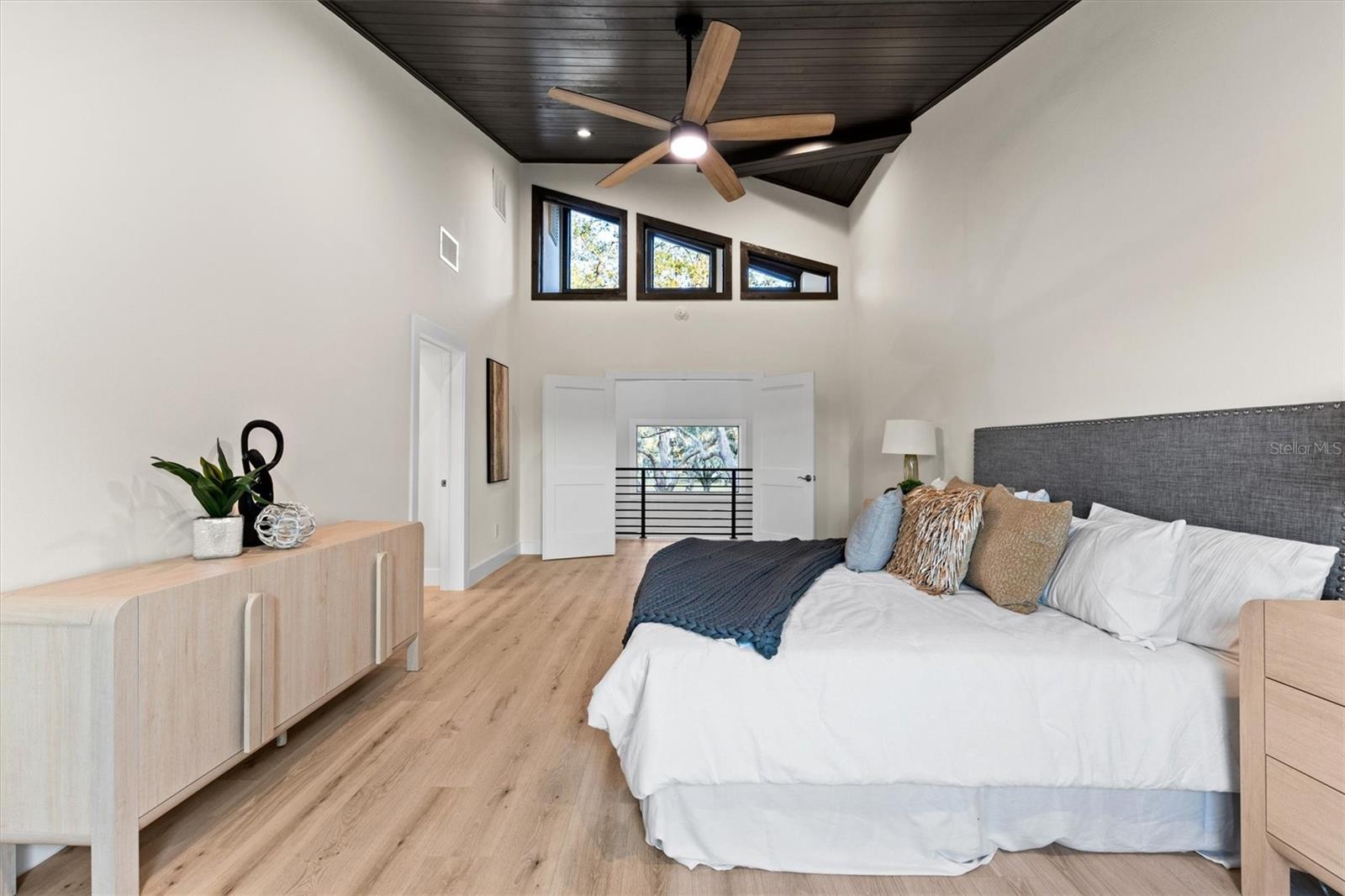 Image 49 of 77 For 9871 Lakeview Drive