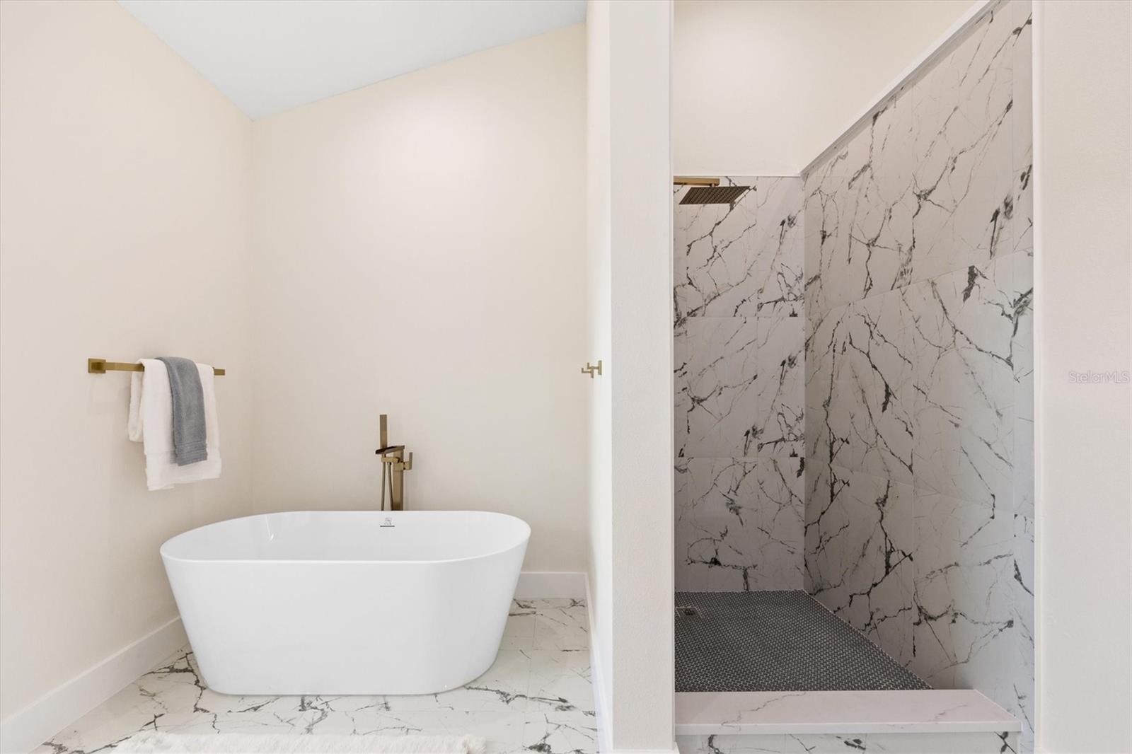 Image 51 of 77 For 9871 Lakeview Drive