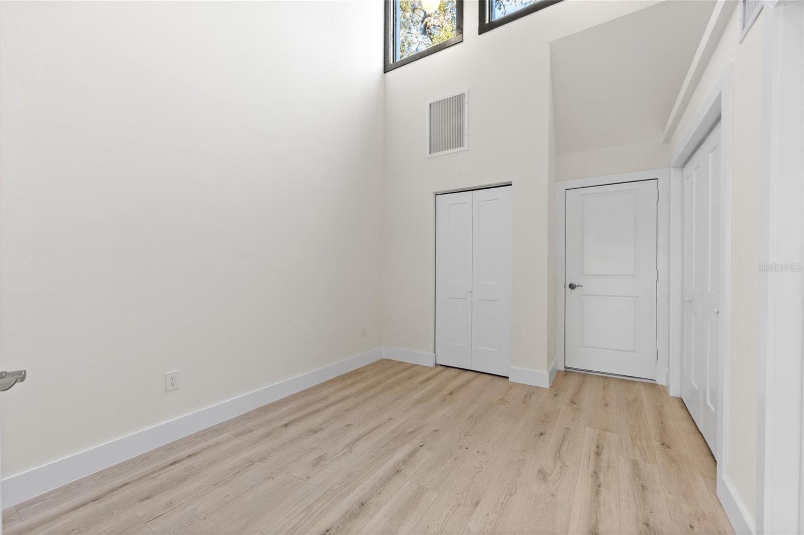 Image 53 of 77 For 9871 Lakeview Drive