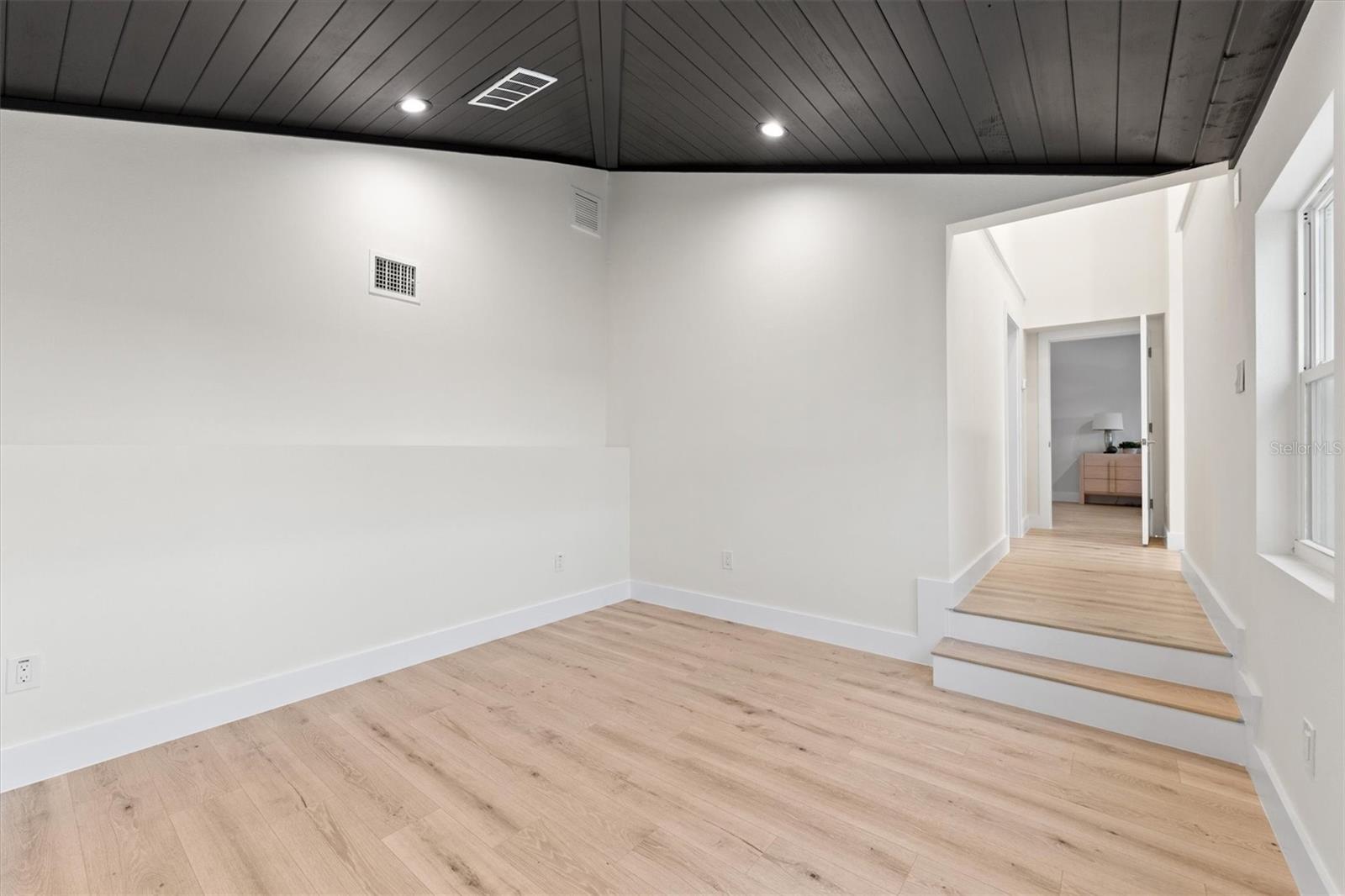 Image 54 of 77 For 9871 Lakeview Drive