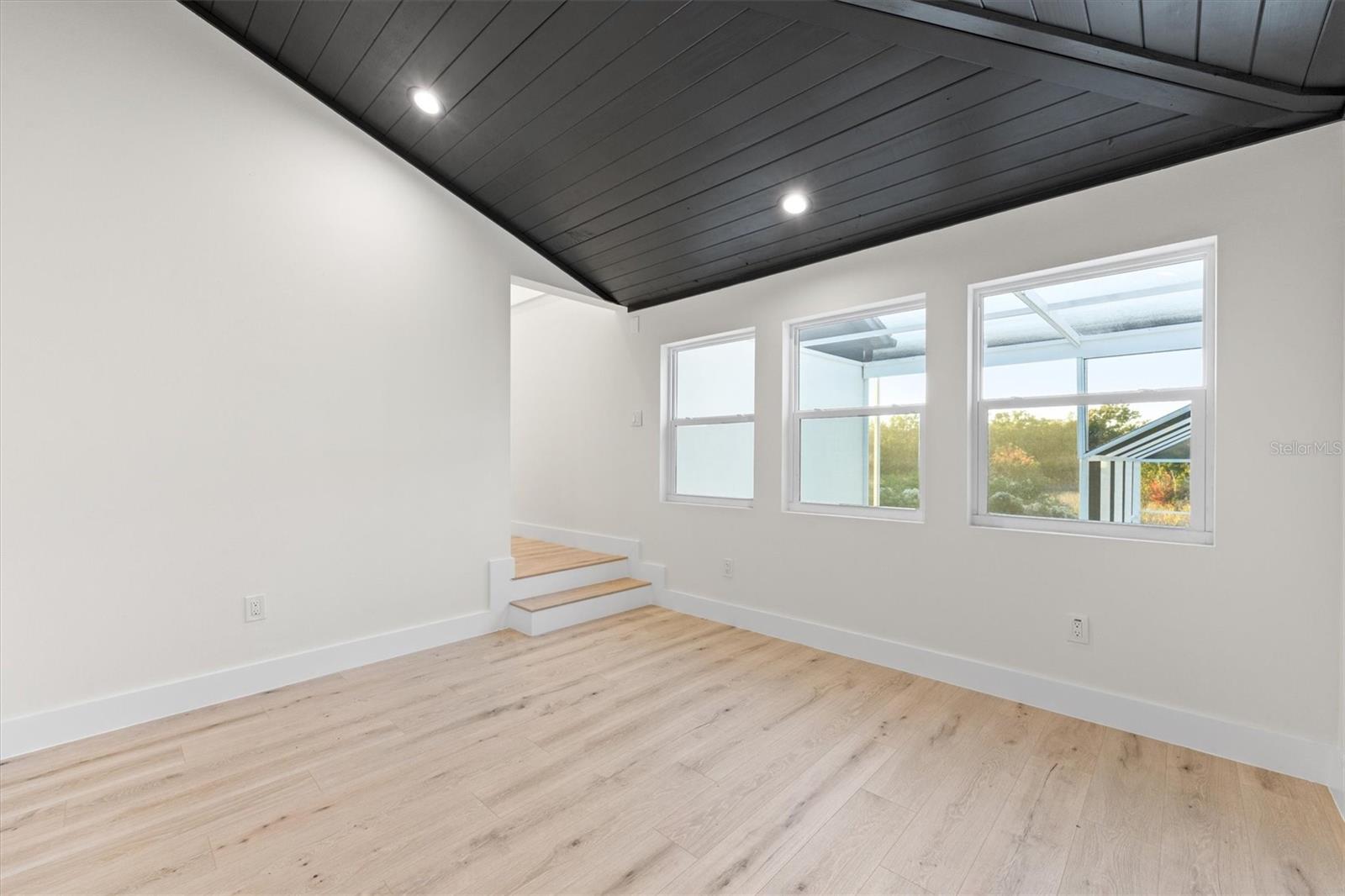 Image 55 of 77 For 9871 Lakeview Drive