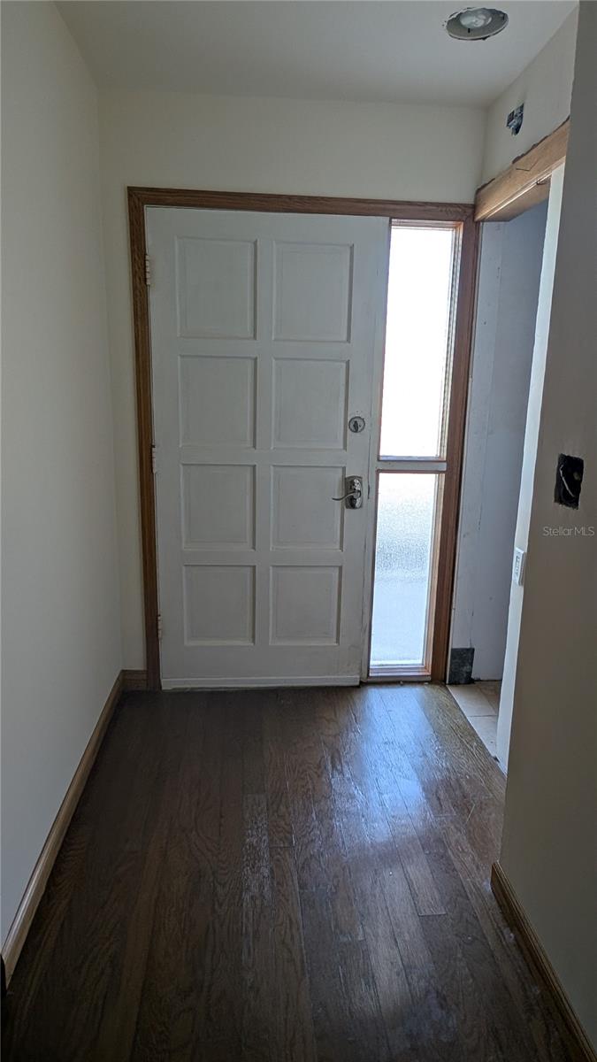 Image 14 of 19 For 433 Paula Drive 21