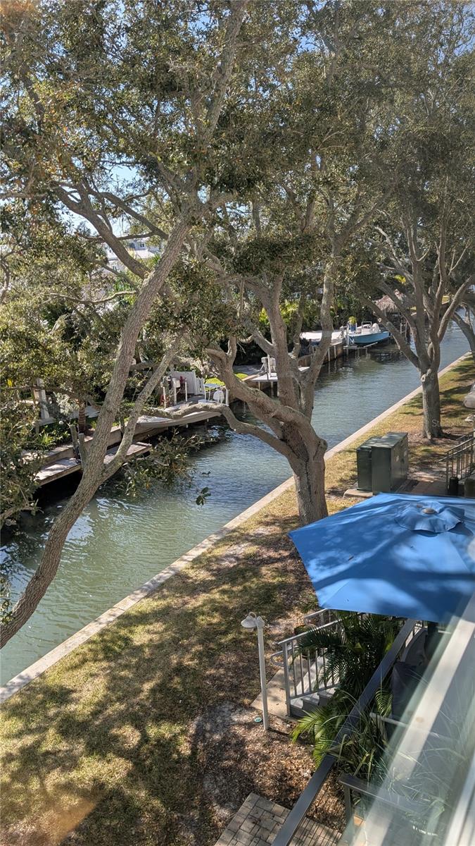 Image 16 of 19 For 433 Paula Drive 21