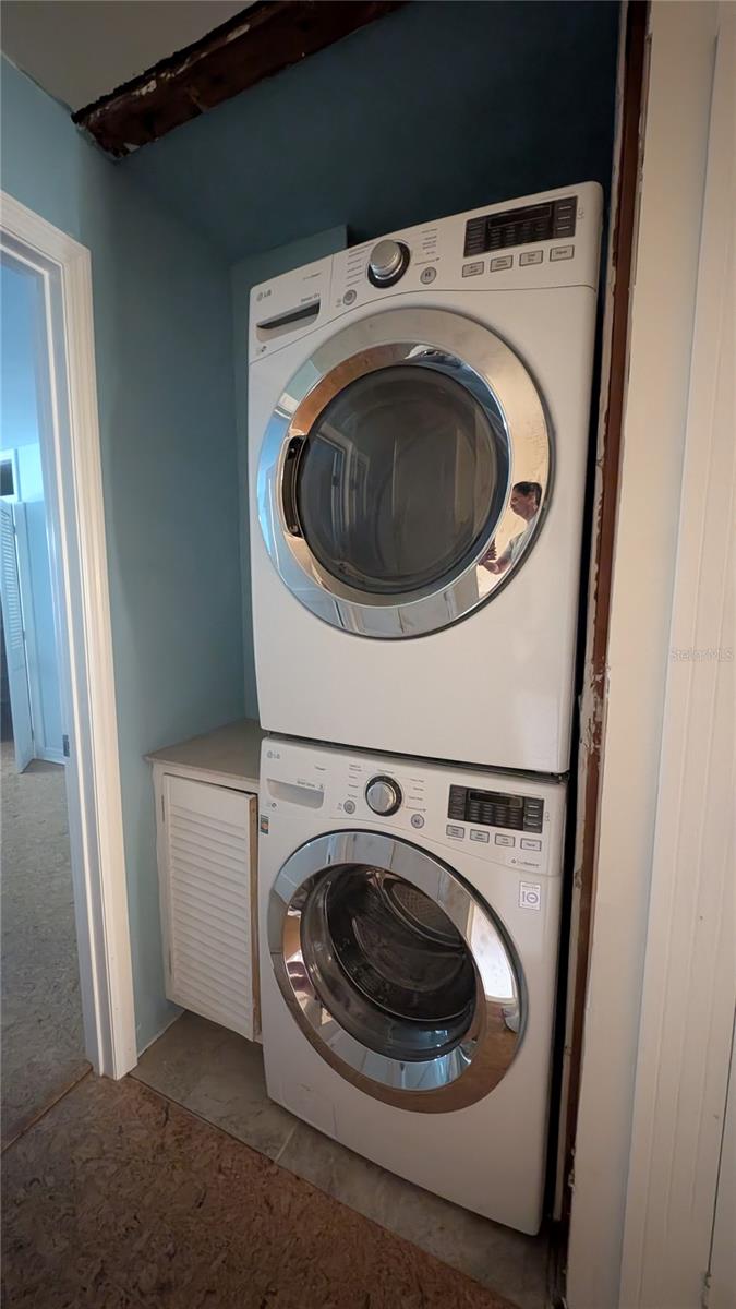 Image 17 of 19 For 433 Paula Drive 21