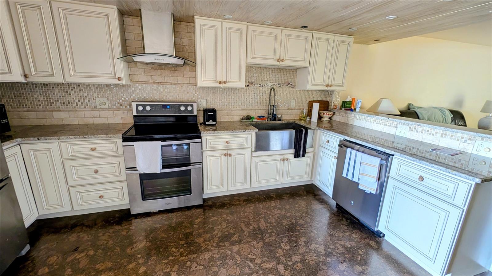 Image 6 of 19 For 433 Paula Drive 21