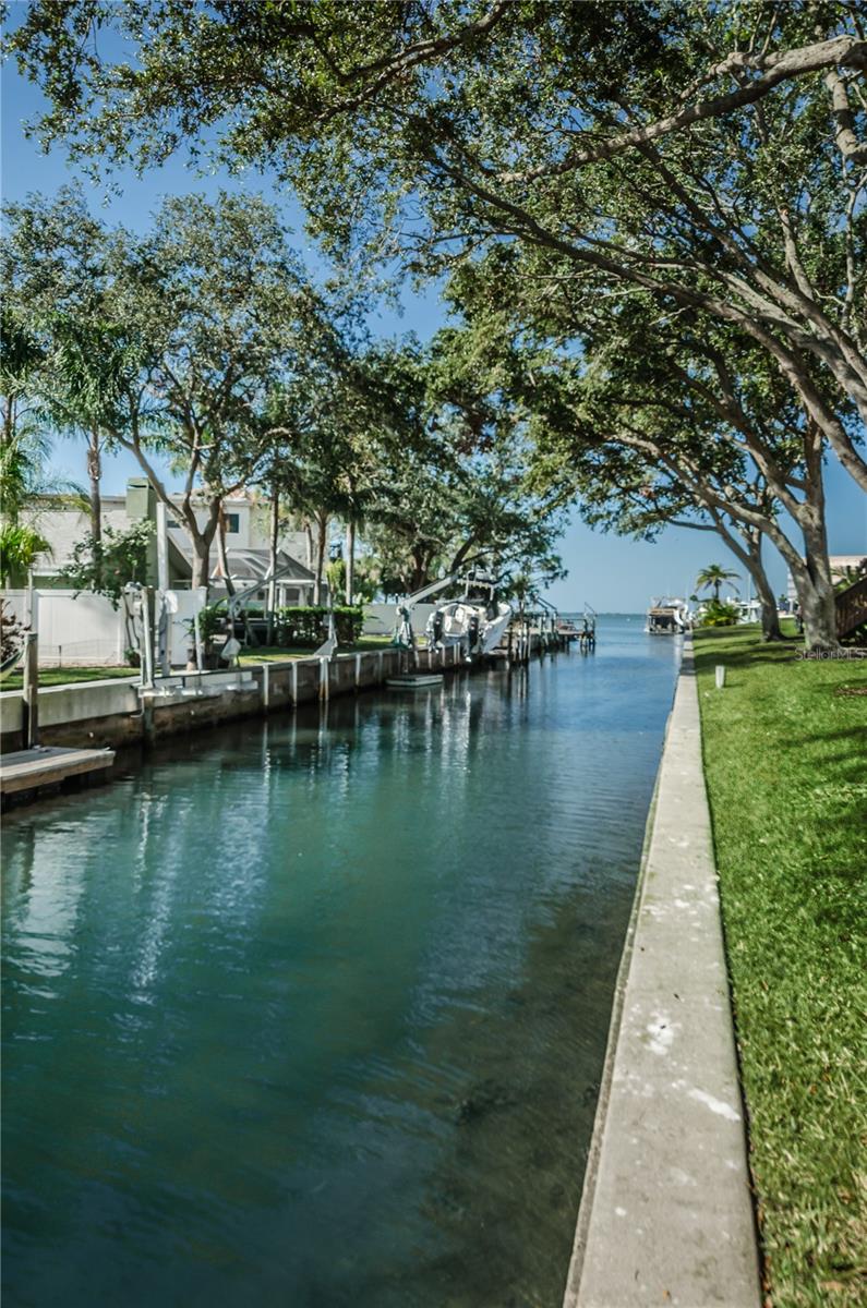 Image 7 of 19 For 433 Paula Drive 21