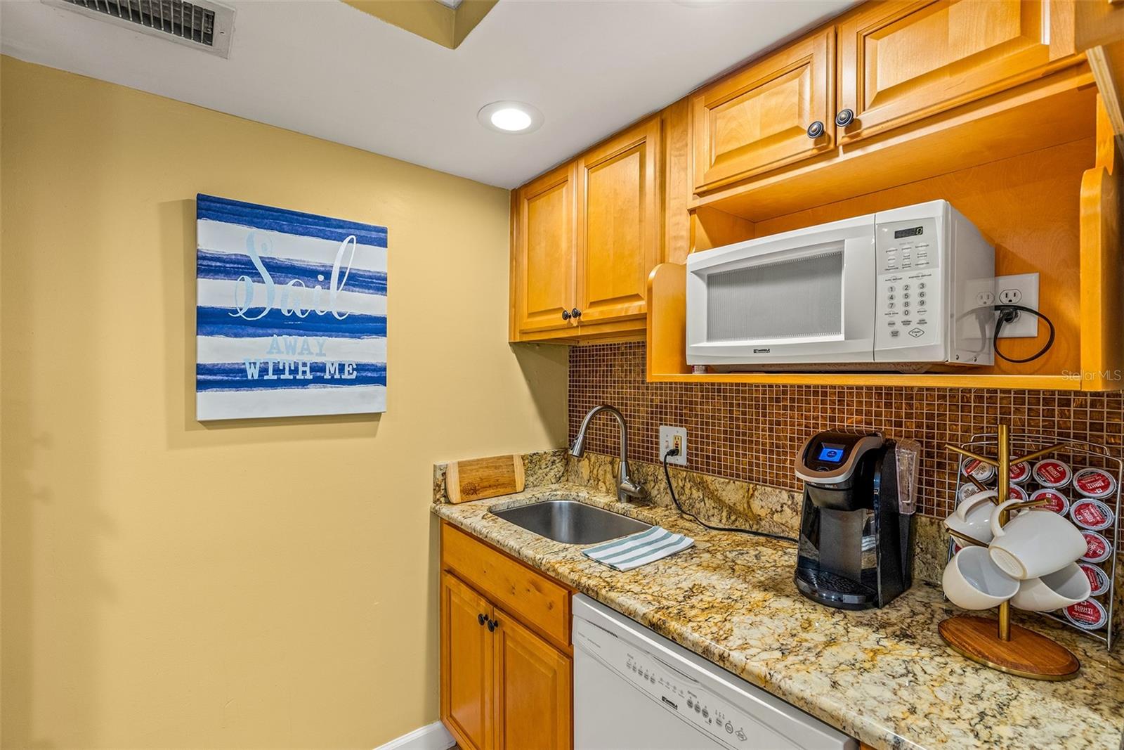 Image 11 of 29 For 8911 Blind Pass Road 223