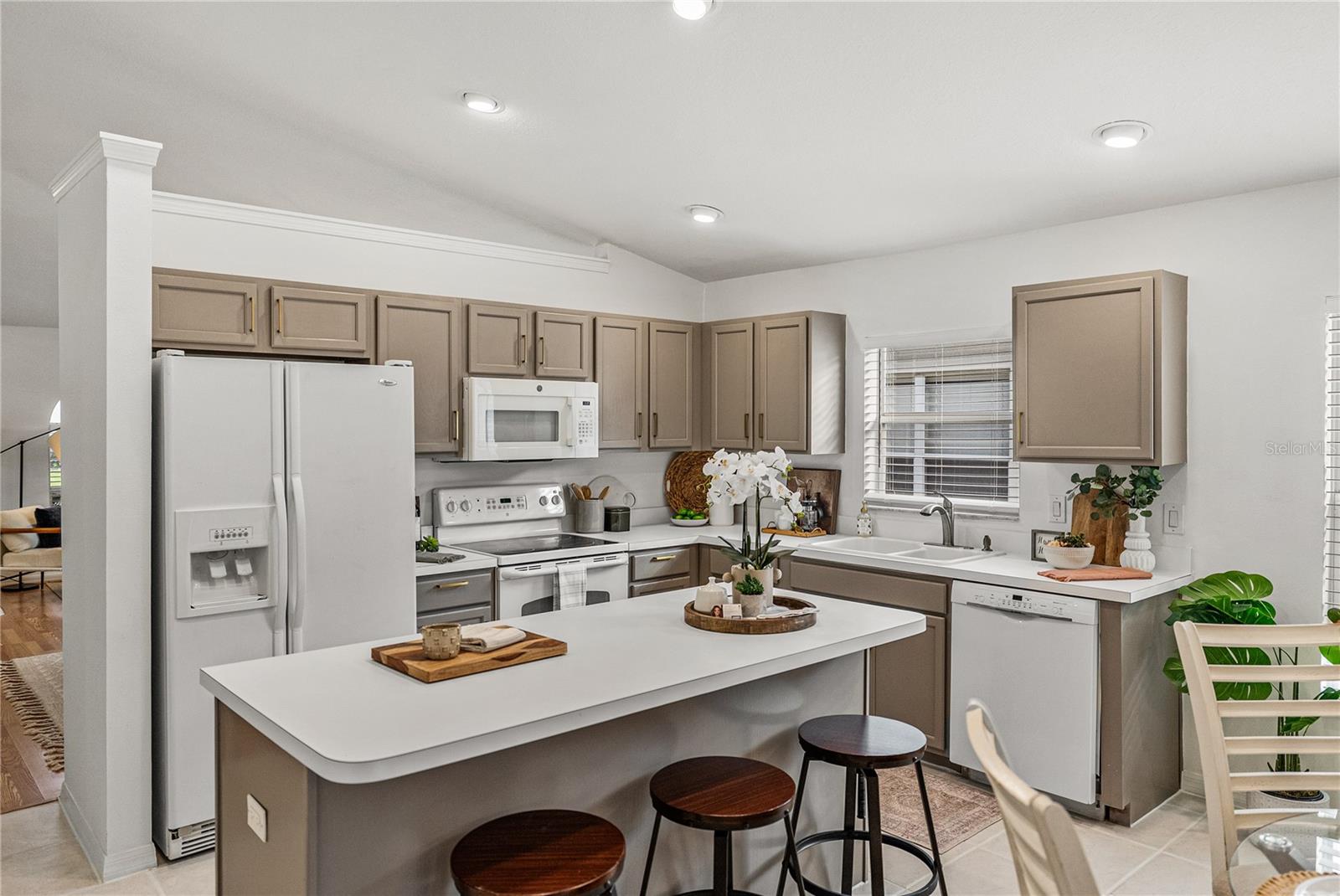 Image 15 of 90 For 4225 Edenrock Place