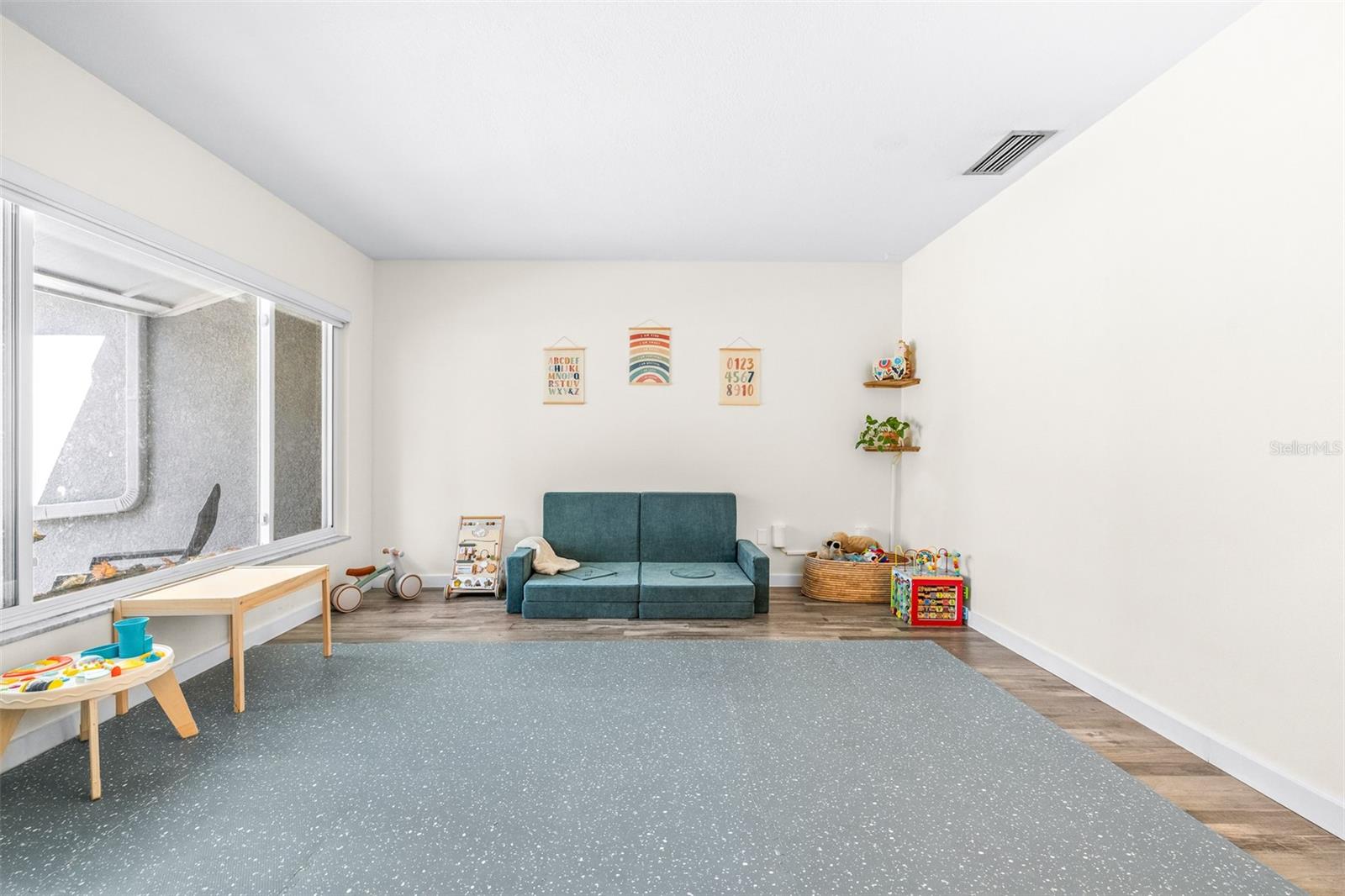 Image 12 of 43 For 15401 Woodcastle Place