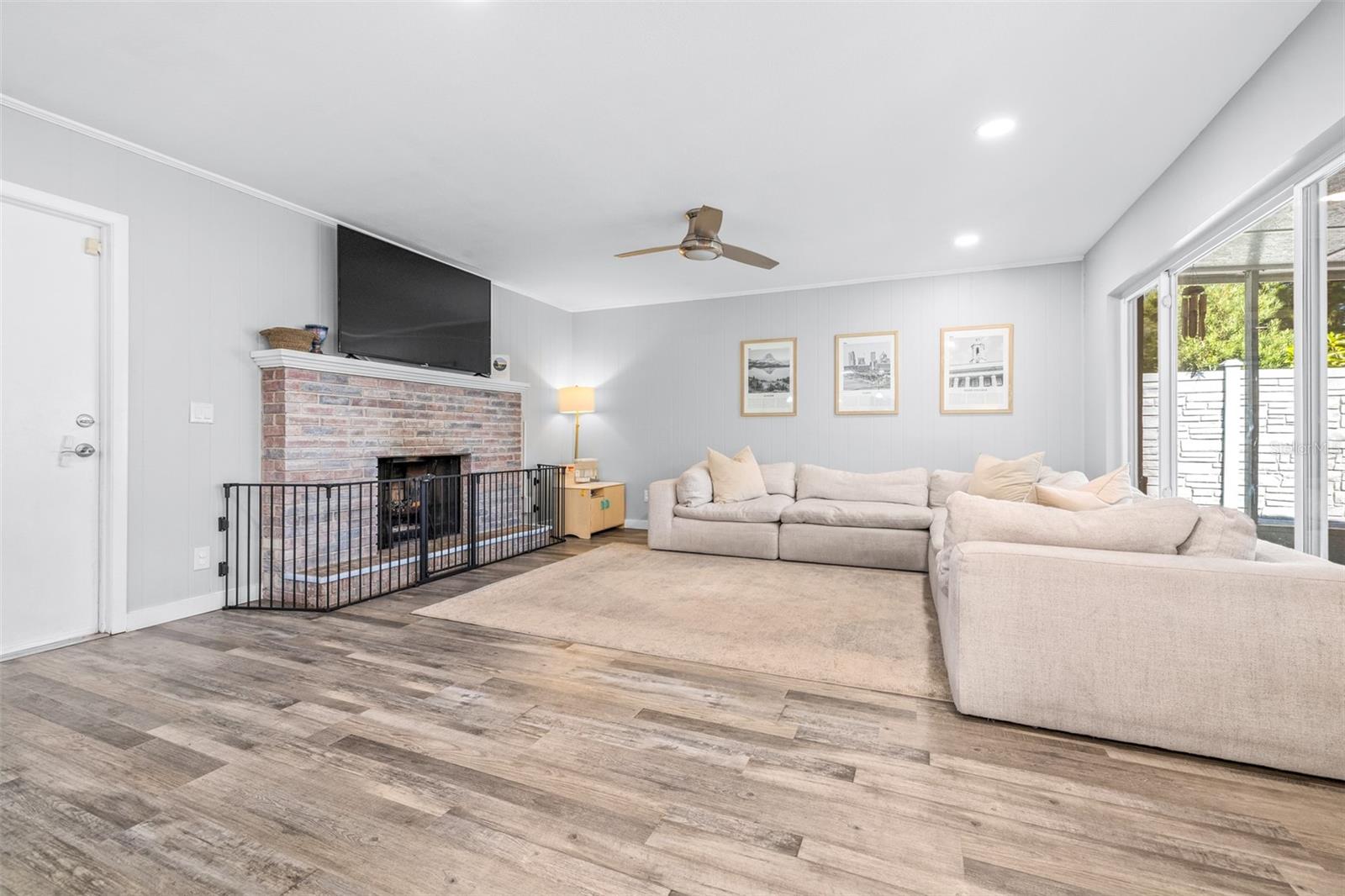 Image 21 of 43 For 15401 Woodcastle Place