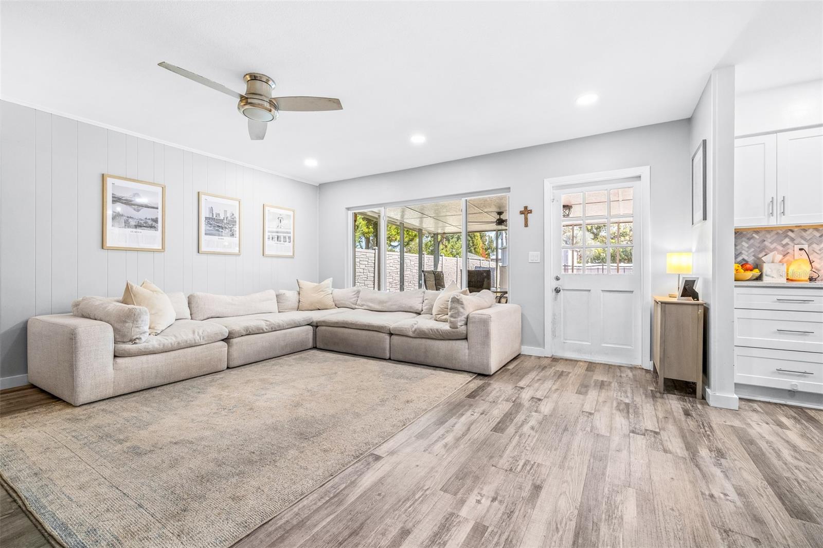 Image 22 of 43 For 15401 Woodcastle Place