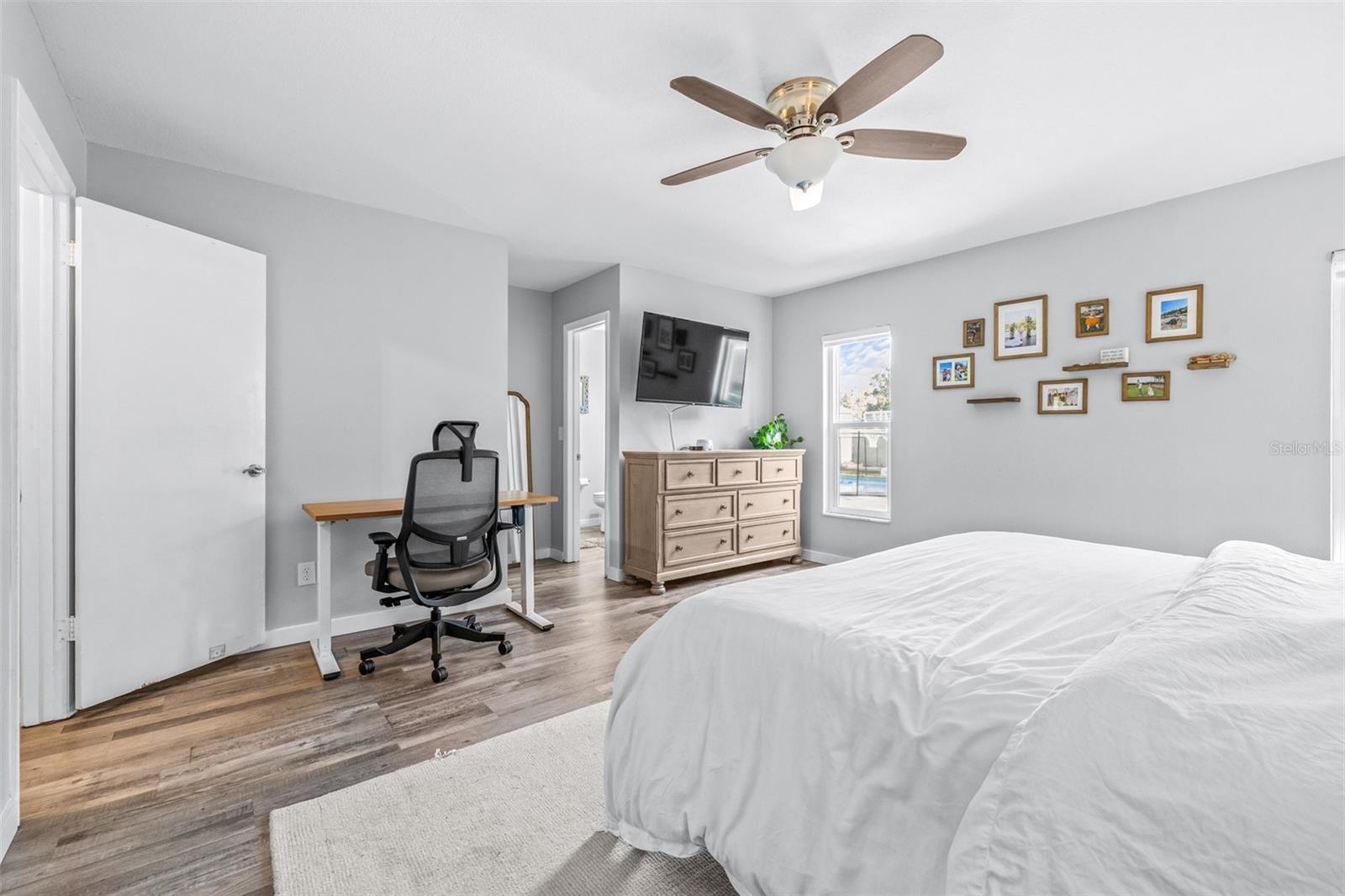 Image 26 of 43 For 15401 Woodcastle Place