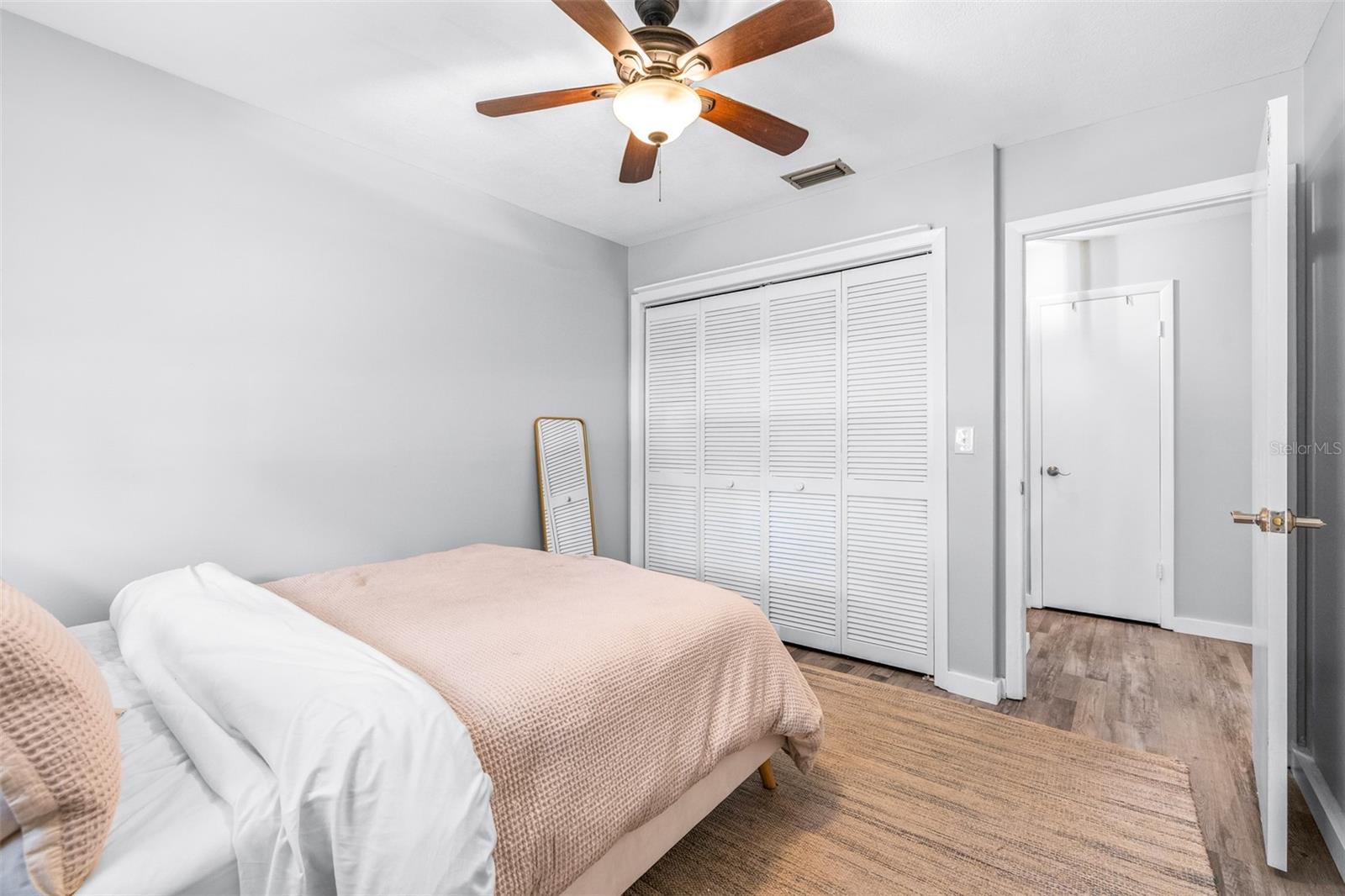 Image 29 of 43 For 15401 Woodcastle Place