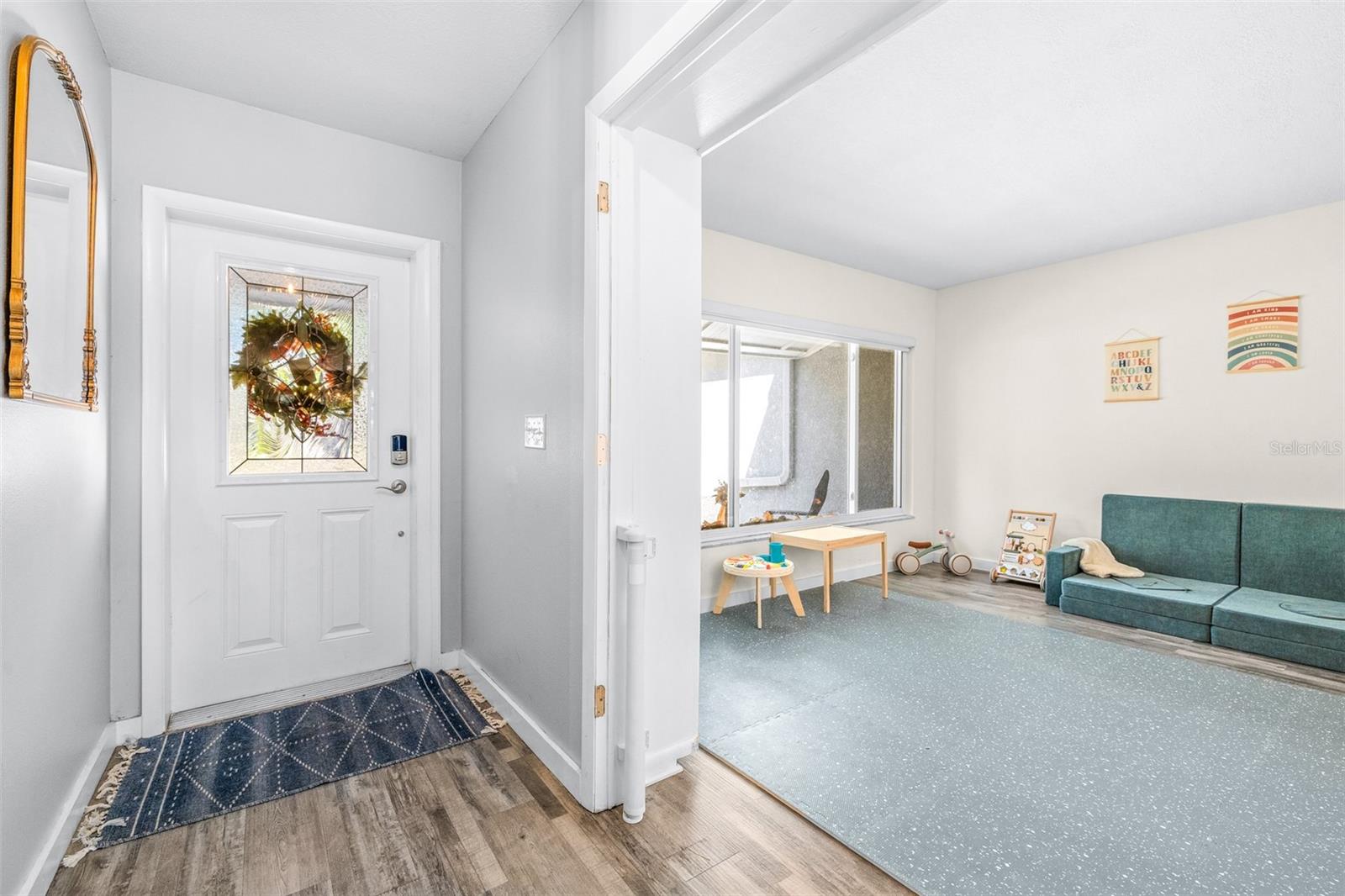 Image 7 of 43 For 15401 Woodcastle Place