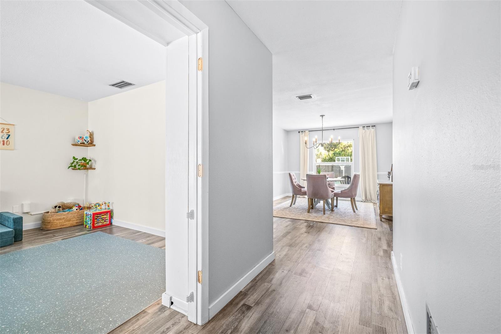 Image 8 of 43 For 15401 Woodcastle Place