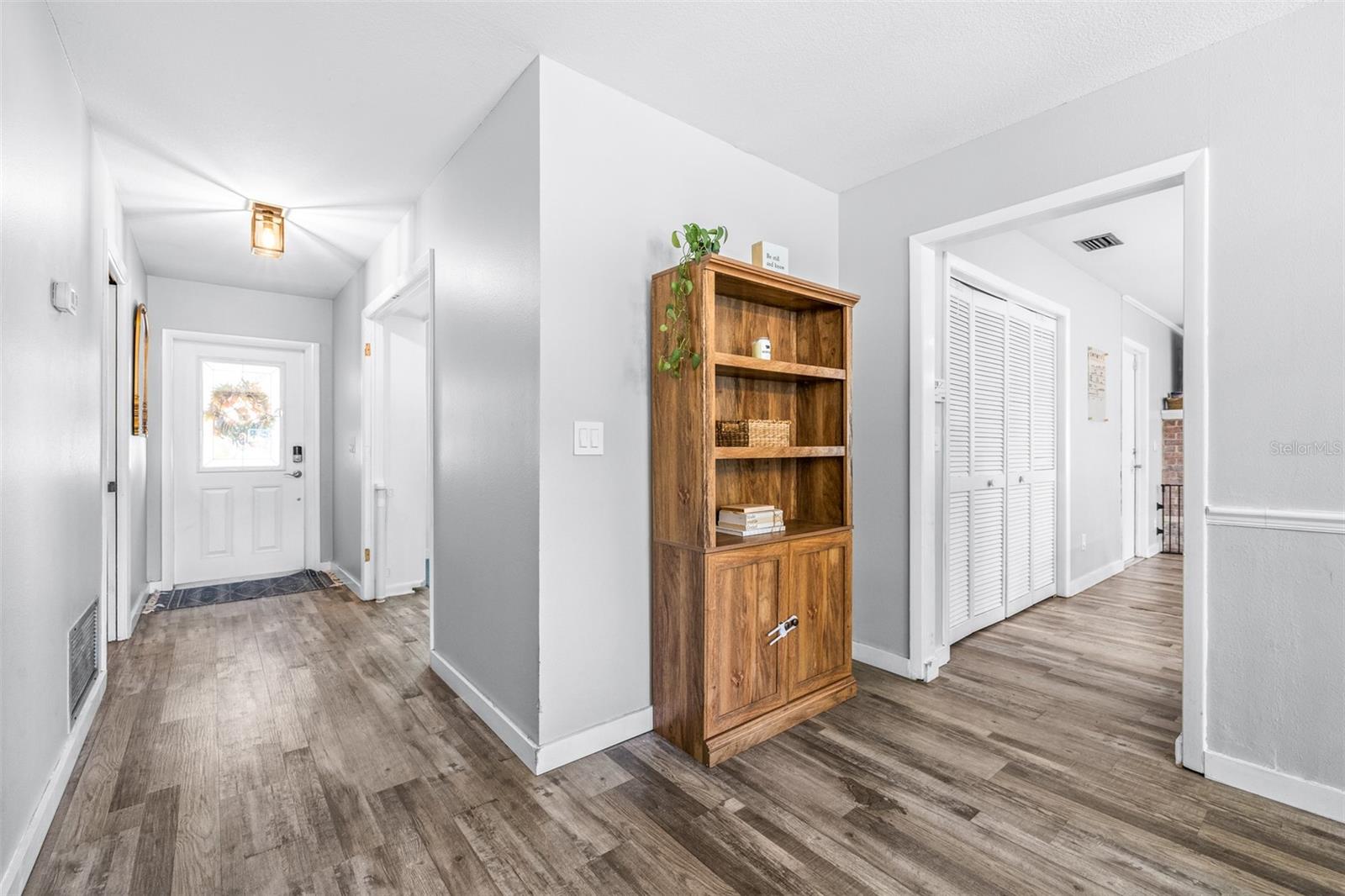 Image 9 of 43 For 15401 Woodcastle Place