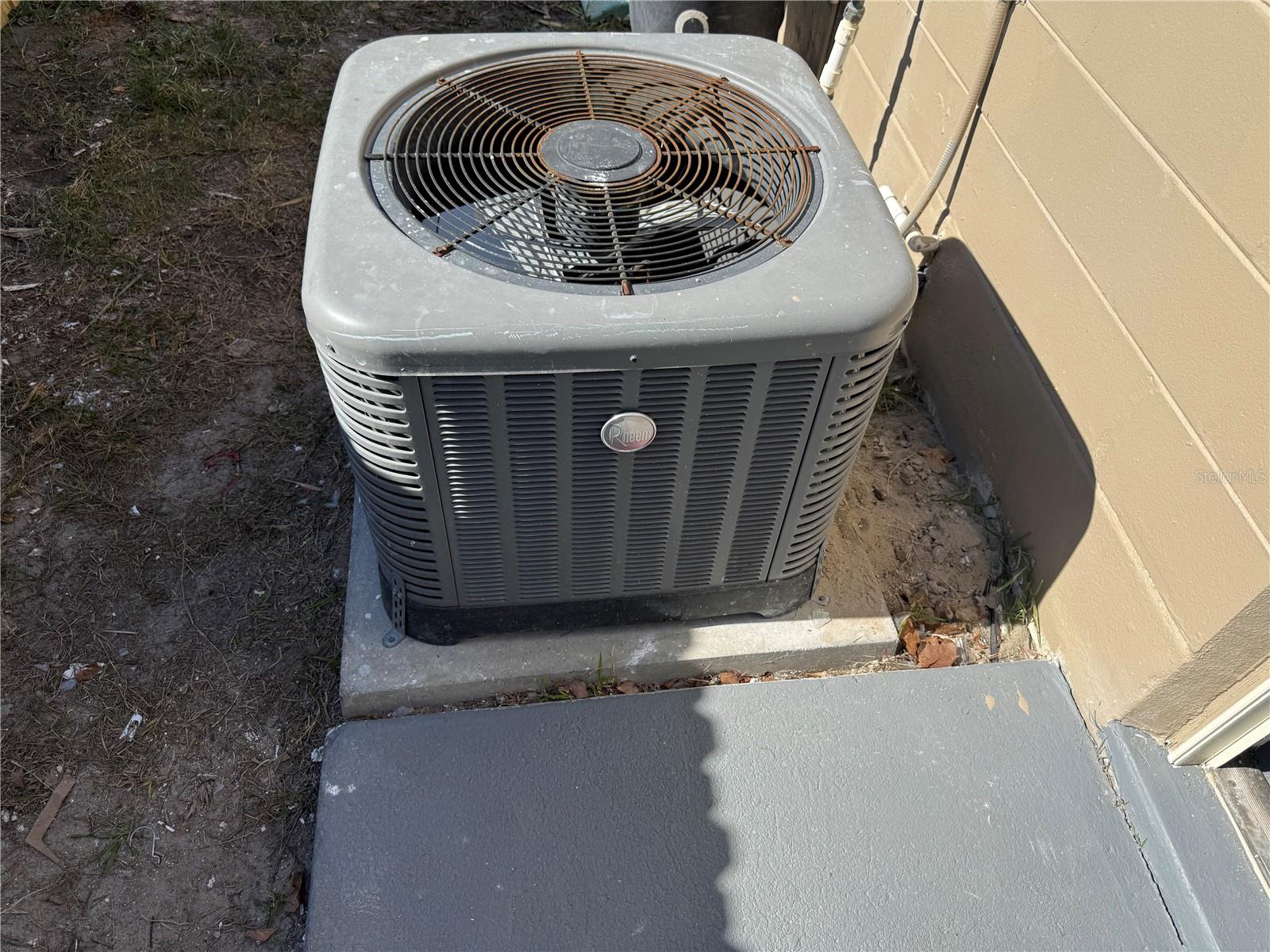 Listing photo id 8 for 9505 Marlinton Lane