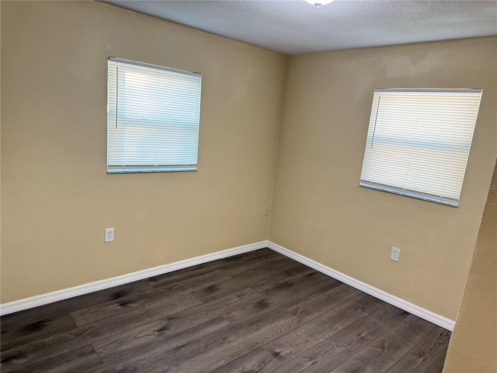 Listing photo id 11 for 9505 Marlinton Lane