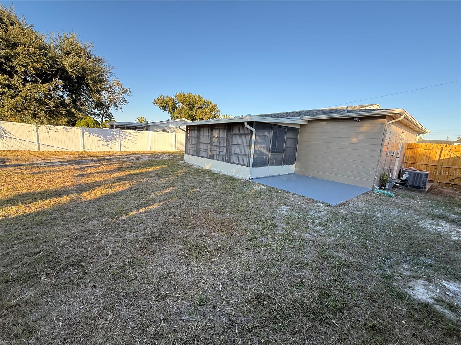 Listing photo id 13 for 9505 Marlinton Lane