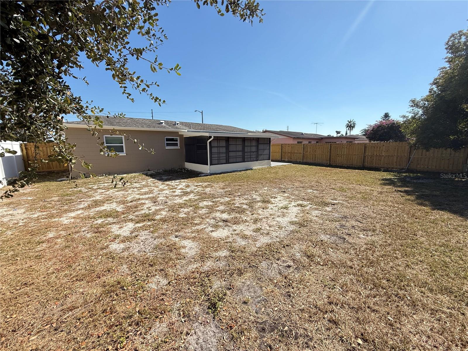 Listing photo id 0 for 9505 Marlinton Lane