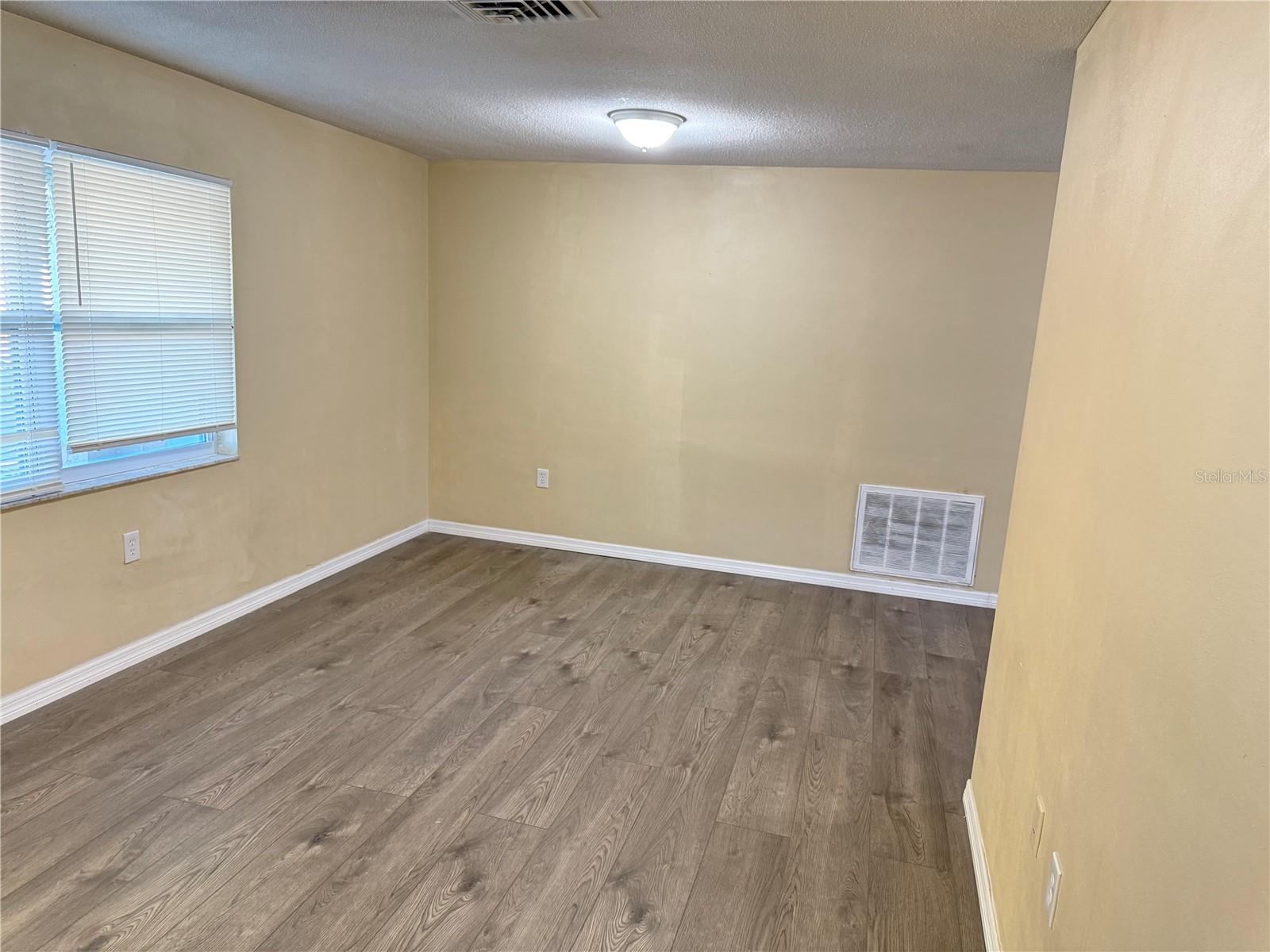 Listing photo id 2 for 9505 Marlinton Lane