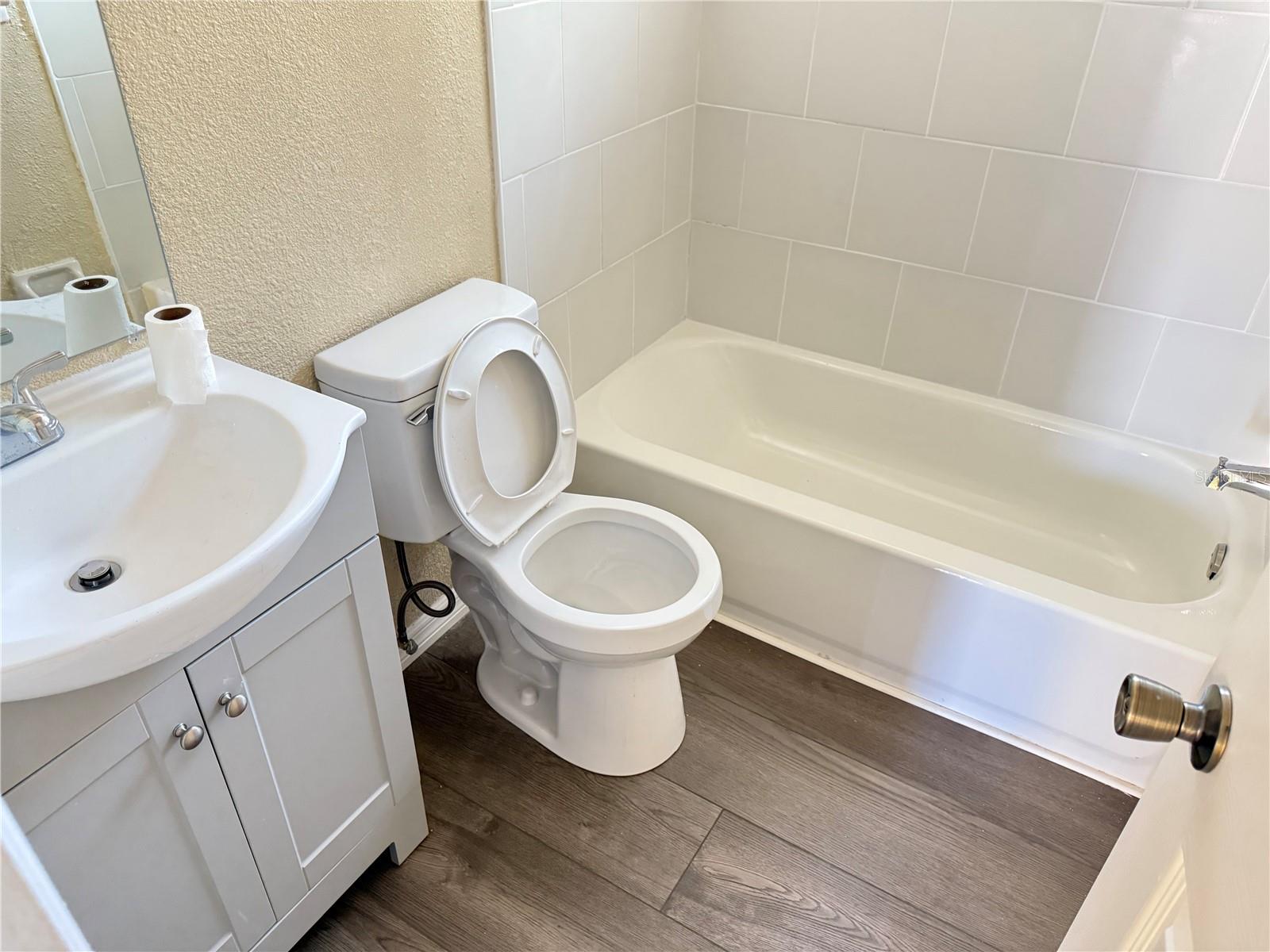 Listing photo id 4 for 9505 Marlinton Lane