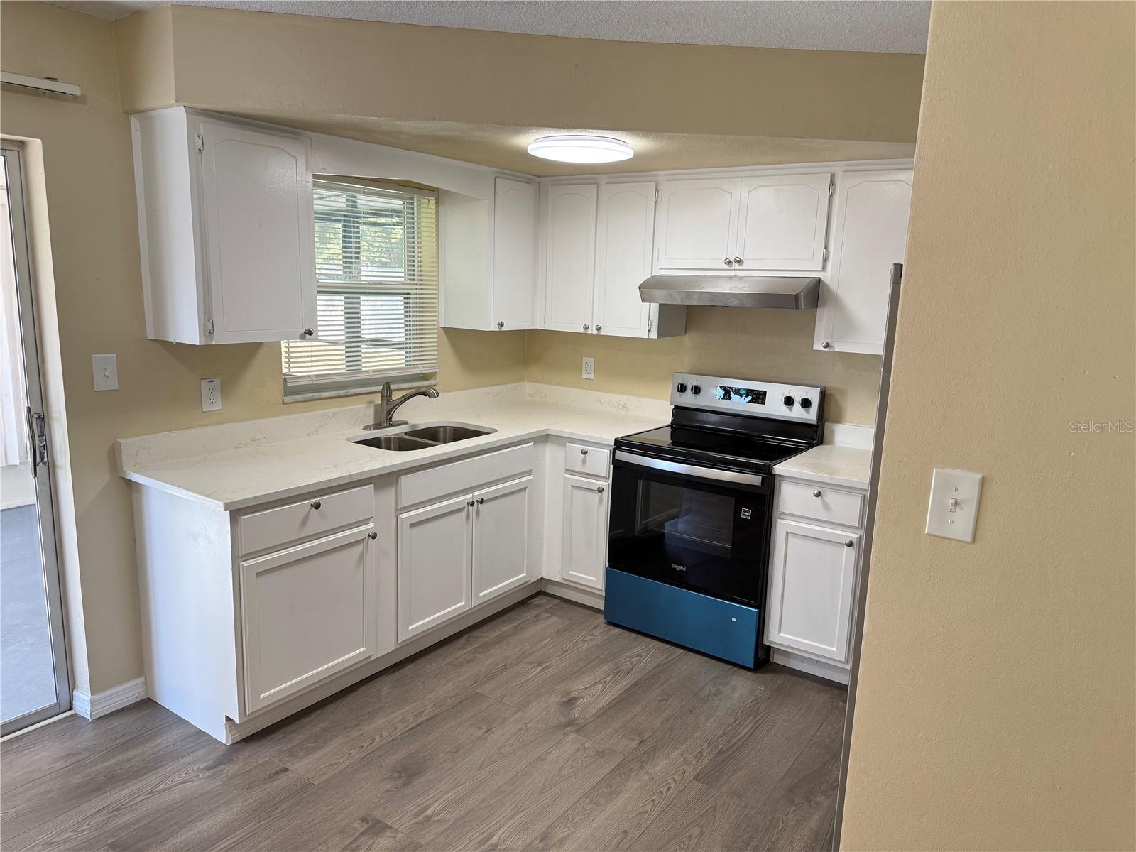 Listing photo id 5 for 9505 Marlinton Lane