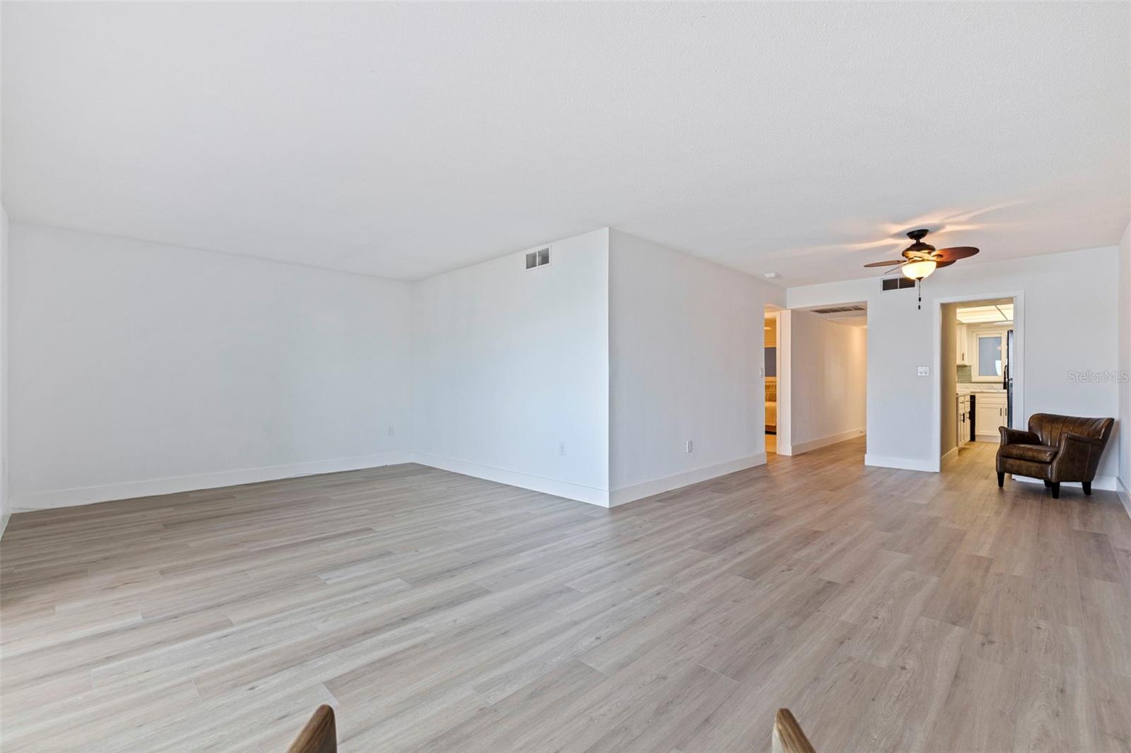 Image 12 of 43 For 5555 Gulf Boulevard 115