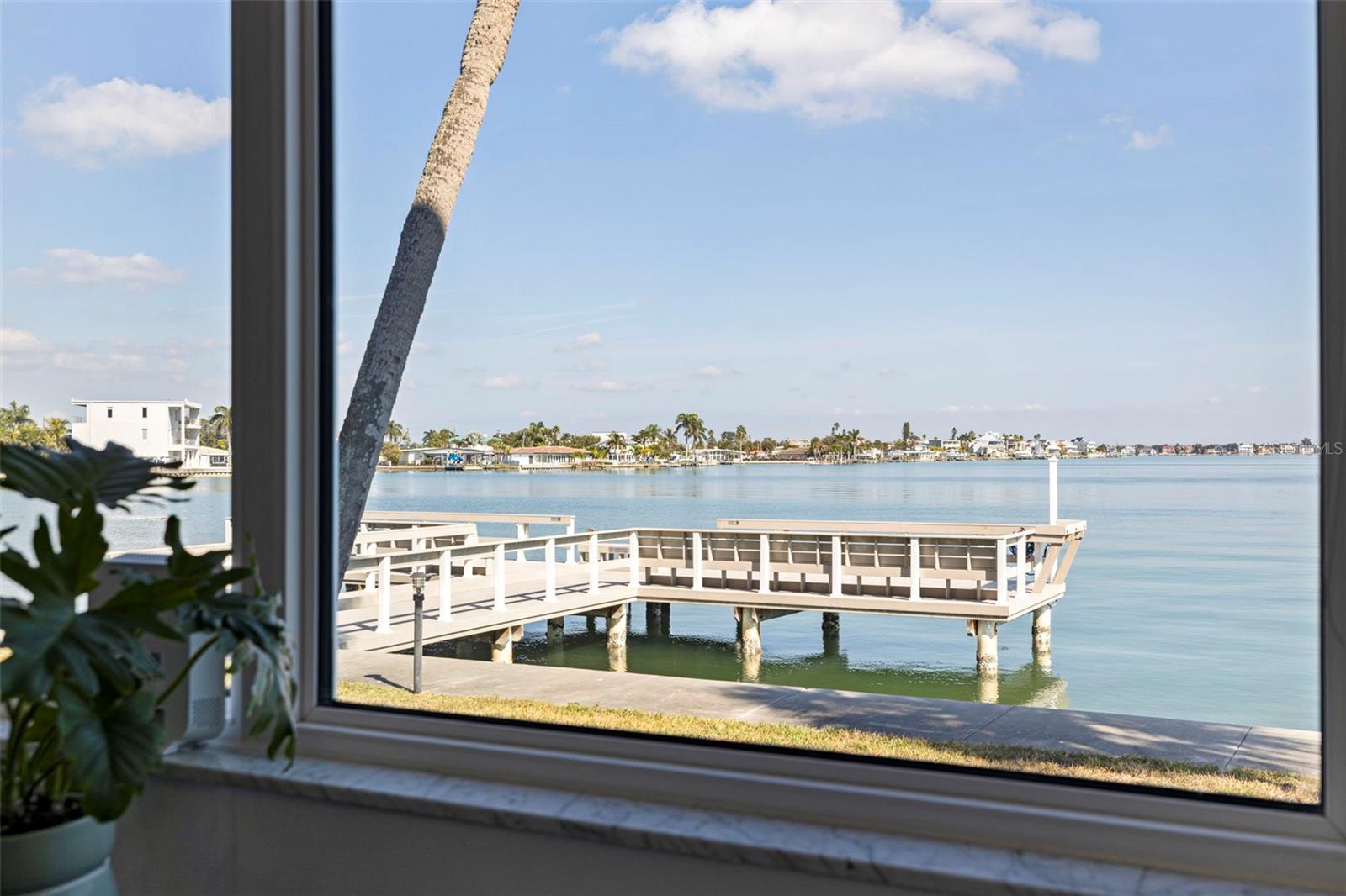 Image 14 of 43 For 5555 Gulf Boulevard 115