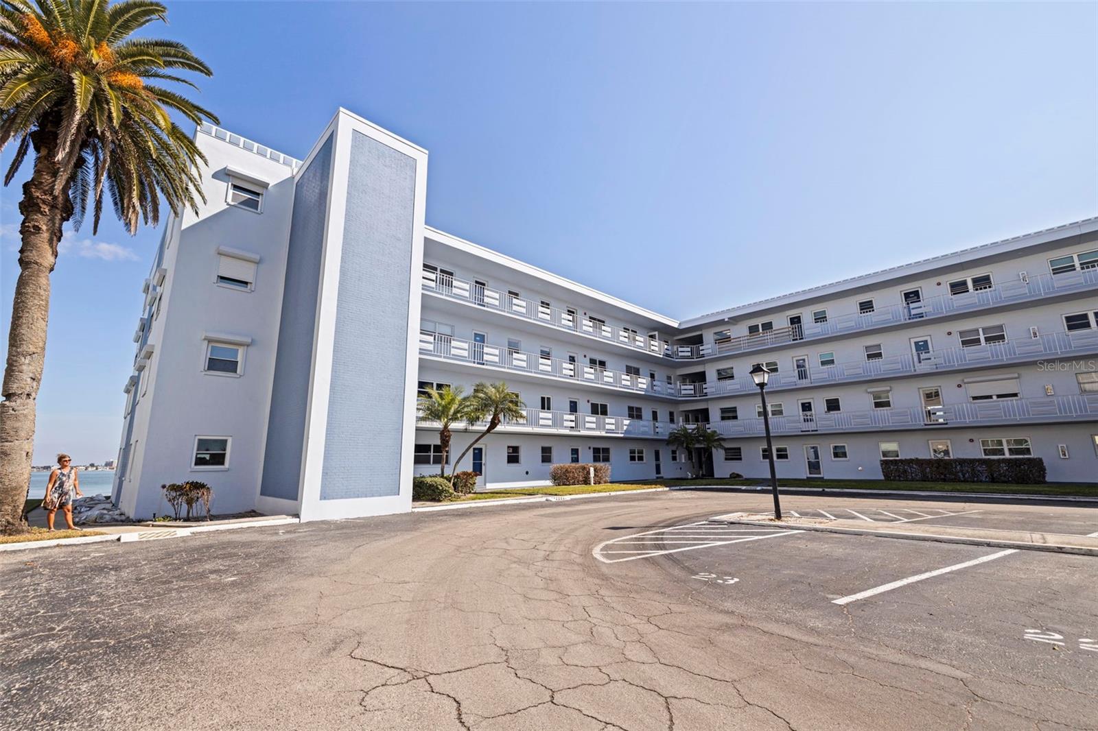 Image 2 of 43 For 5555 Gulf Boulevard 115