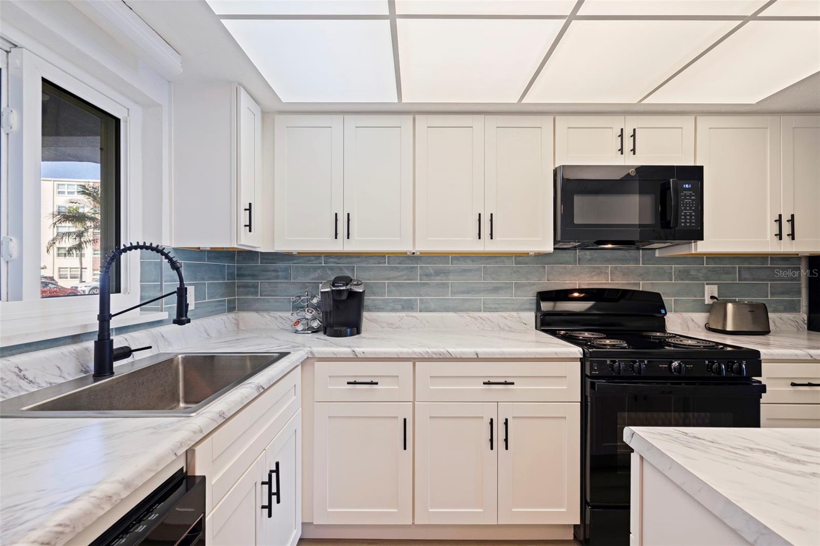 Image 4 of 43 For 5555 Gulf Boulevard 115