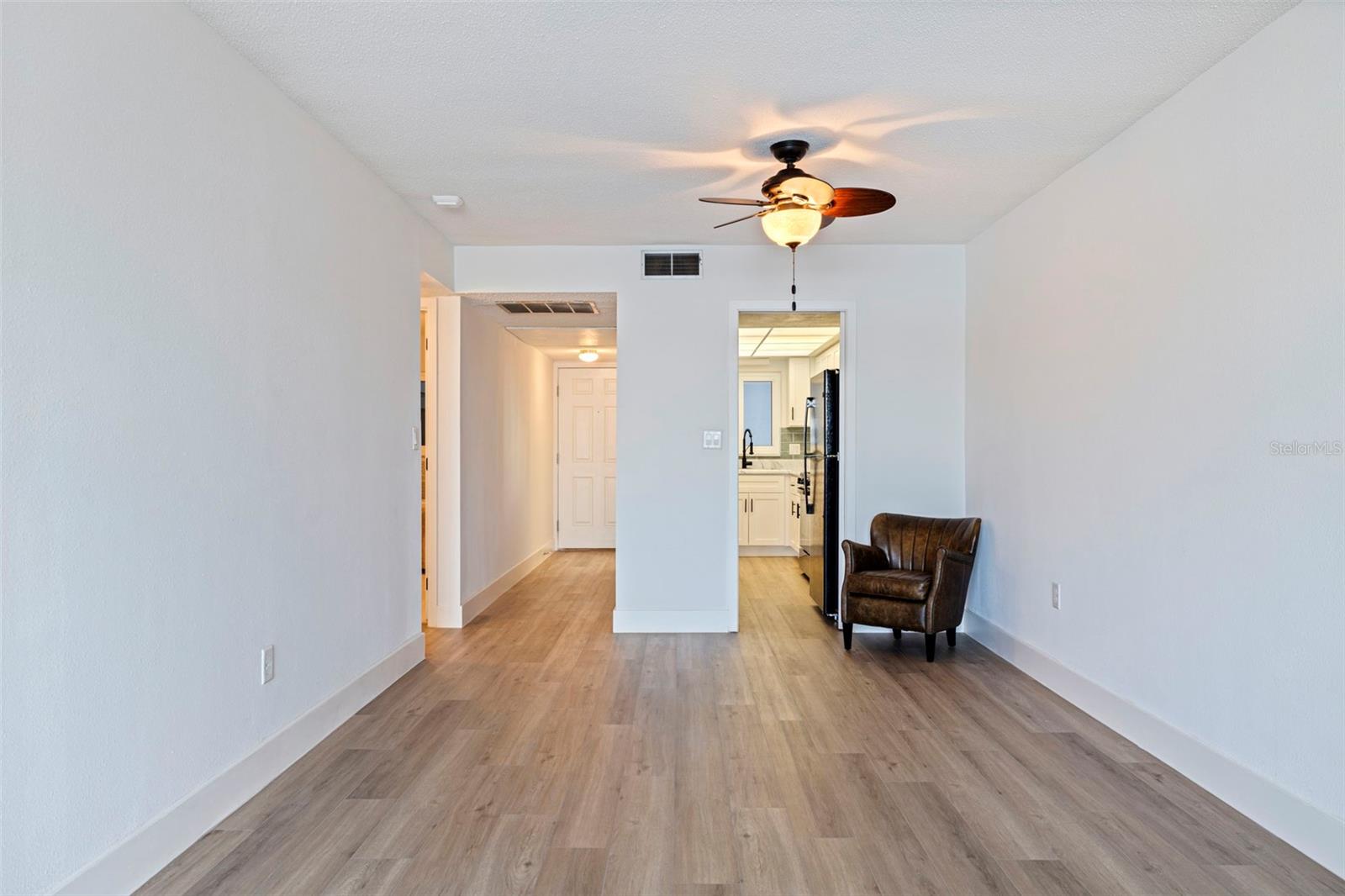 Image 6 of 43 For 5555 Gulf Boulevard 115