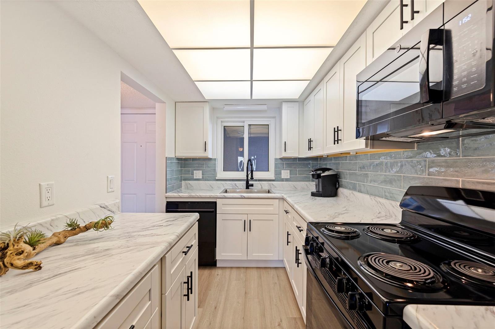 Image 9 of 43 For 5555 Gulf Boulevard 115