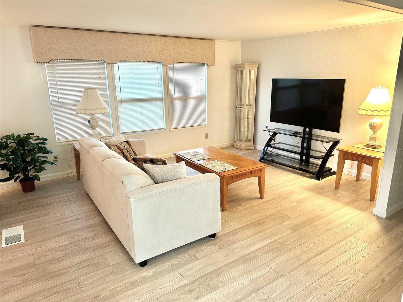 Image 4 of 15 For 2000 Bay Drive 83