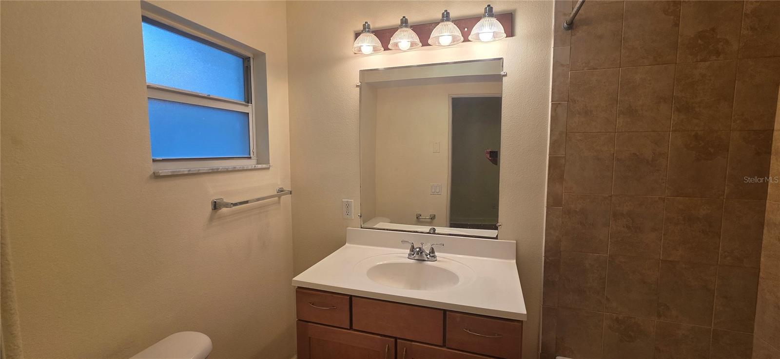 Image 7 of 11 For 224 6th Avenue N 11