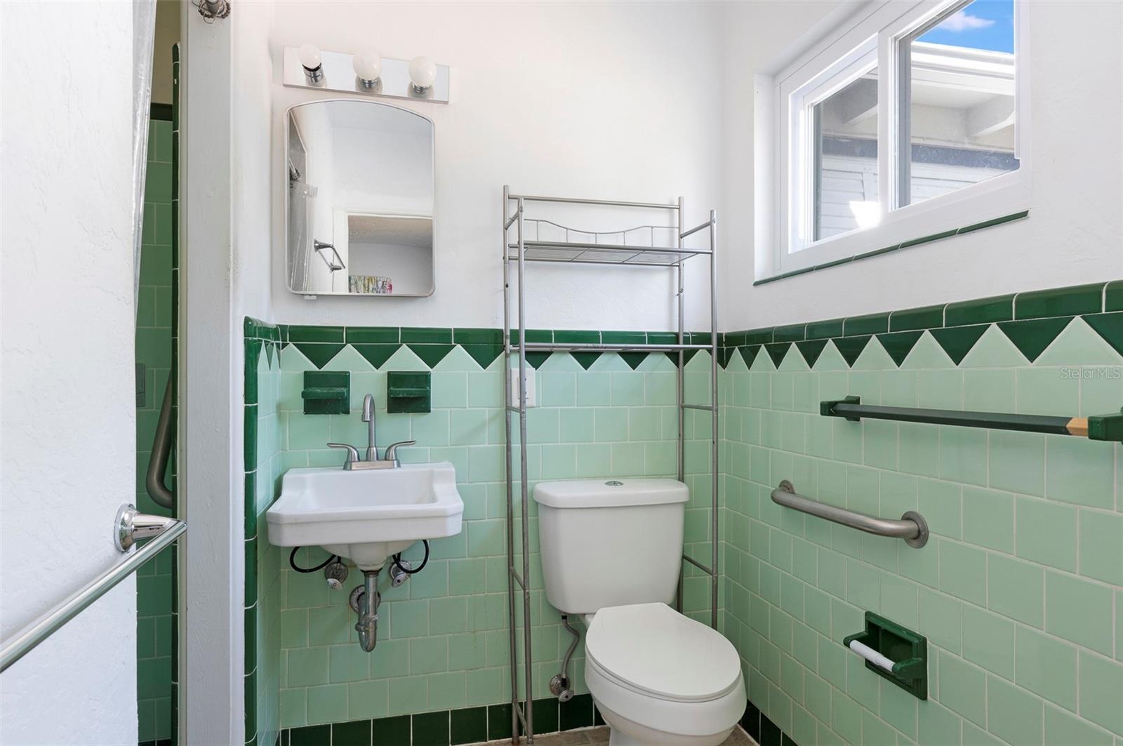 Image 15 of 30 For 11705 108th Street