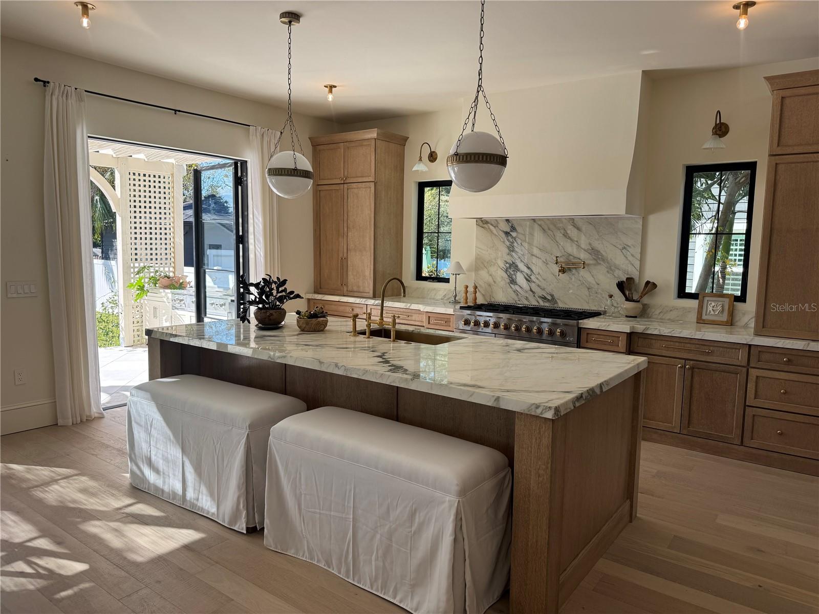 Image 12 of 29 For 706 Amelia Avenue