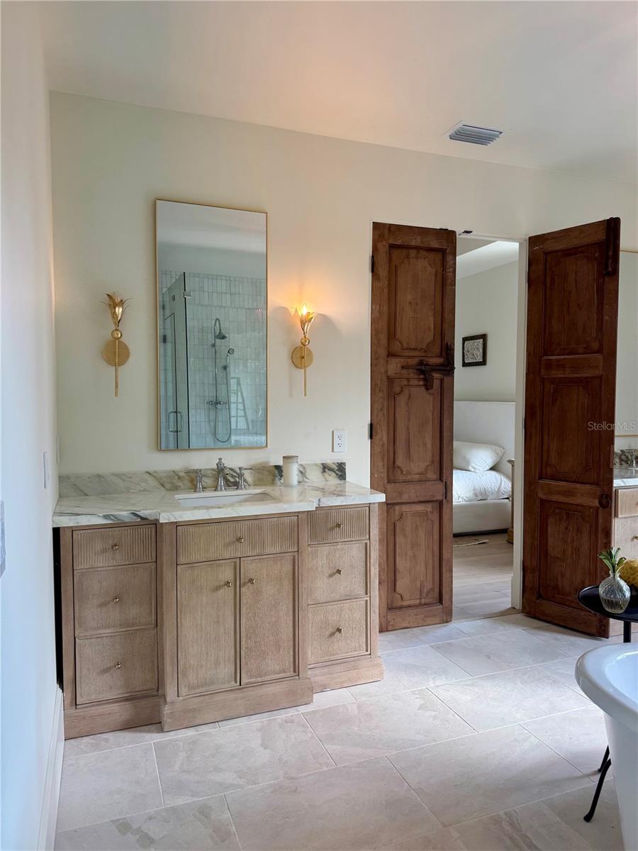 Image 16 of 29 For 706 Amelia Avenue